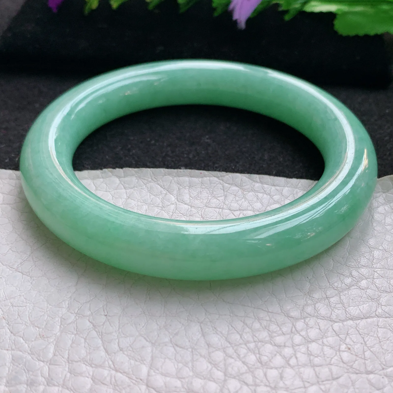 yh实拍57*11.2美人镯 天然缅甸翡翠满绿大气圆条玉手镯 玉手环