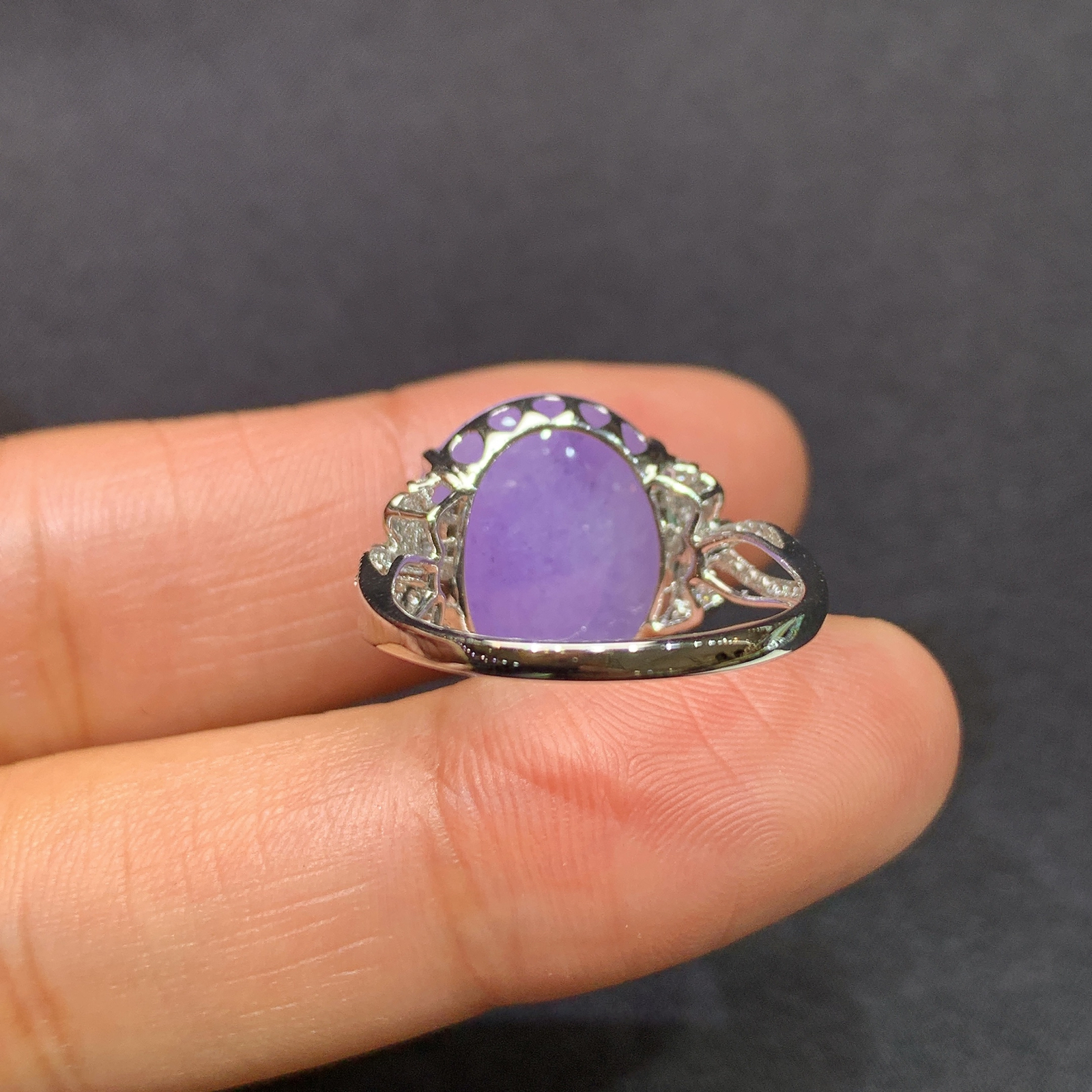 紫罗兰蛋面戒指，18k金镶嵌，温润细腻，颜色浓郁，Ax 圈口14 尺寸14.2*13*7.5