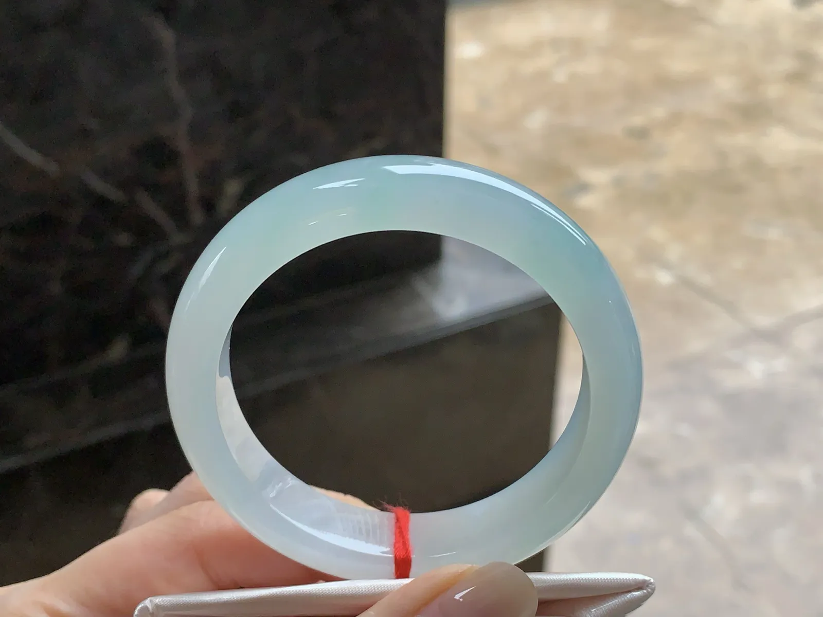 糯冰手镯
种好水润 53.8-12.9-8.4