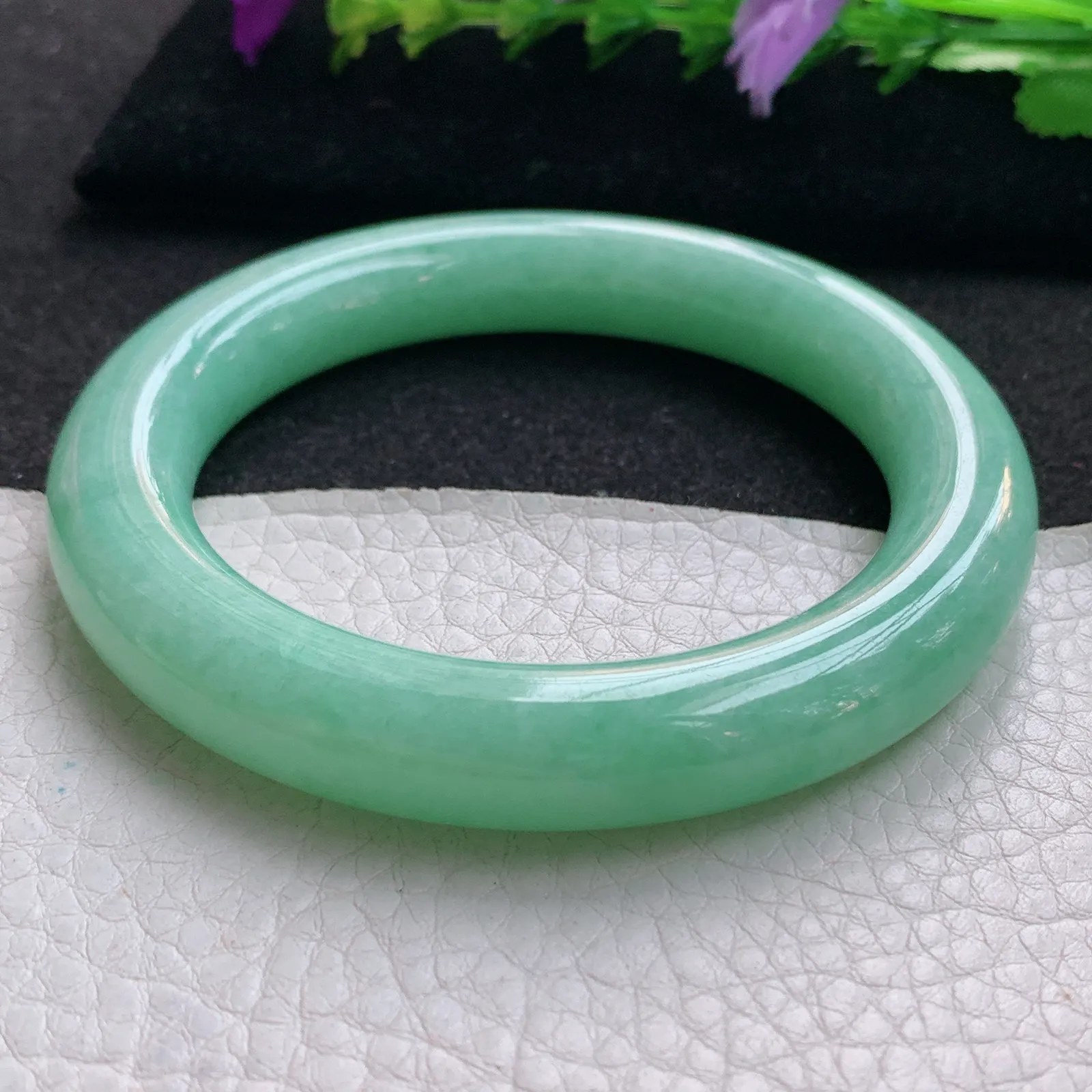 yh实拍57*11.2美人镯 天然缅甸翡翠满绿大气圆条玉手镯 玉手环