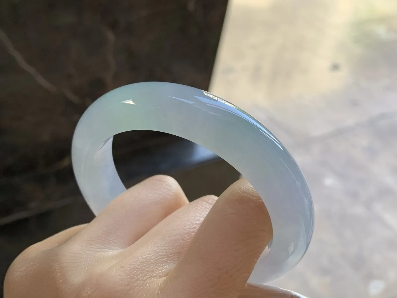 冰紫手镯
尺寸：56.9-13.2-10mm
底子细腻 种水好 小清新