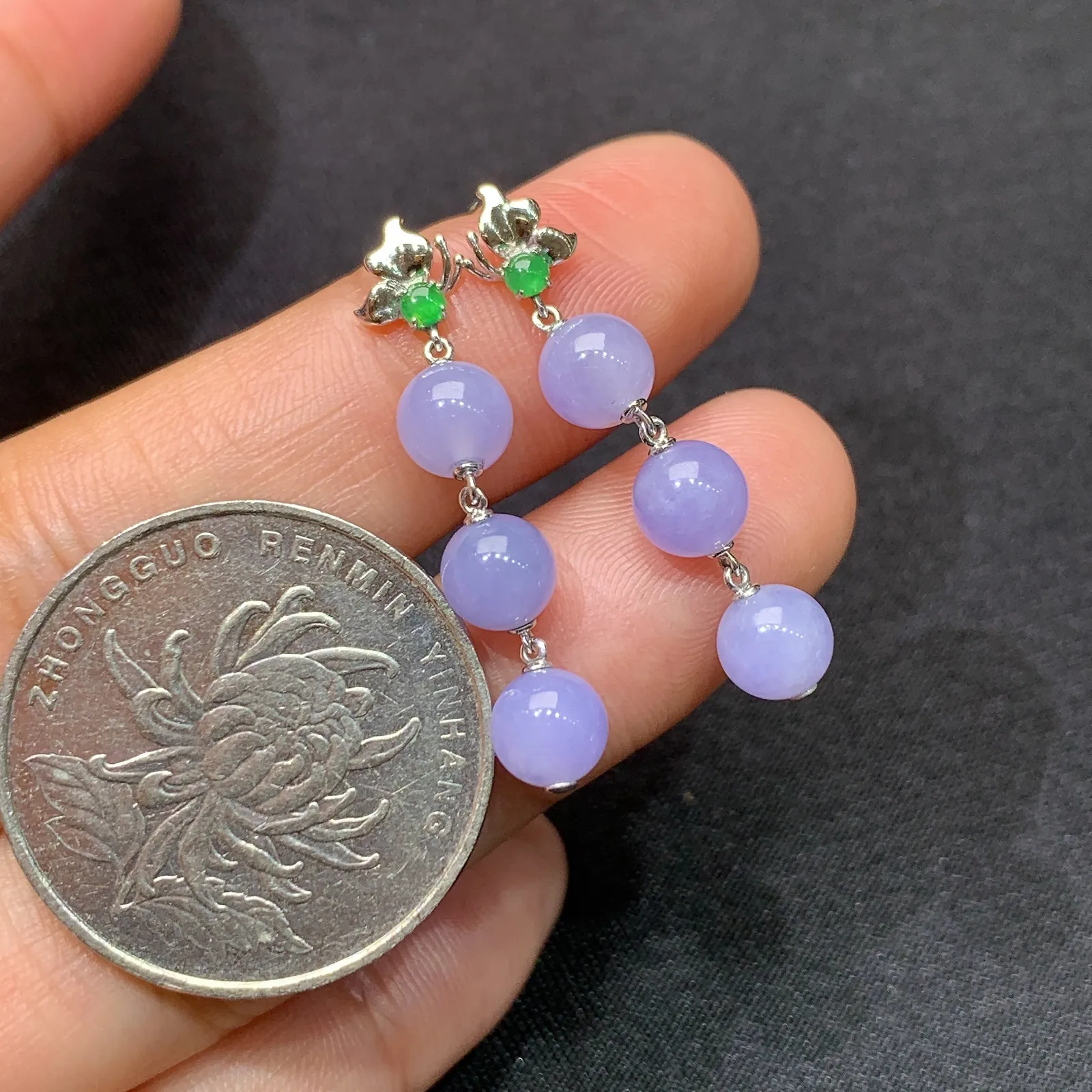 紫罗兰圆珠耳坠，18k金镶嵌，温润细腻，颜色鲜艳Rh 直径5.3