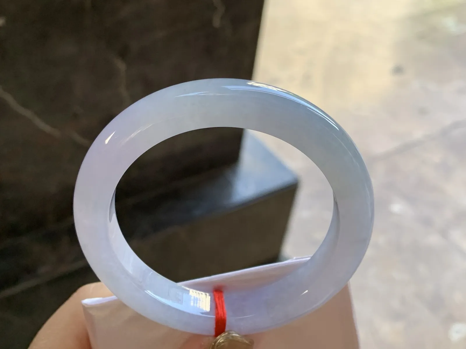 淡春手镯
尺寸：56-11.4-9.2mm
种水好 小清新 上手好看