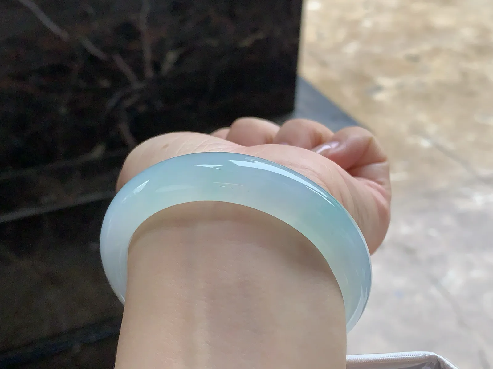 糯冰手镯
种好水润 53.8-12.9-8.4