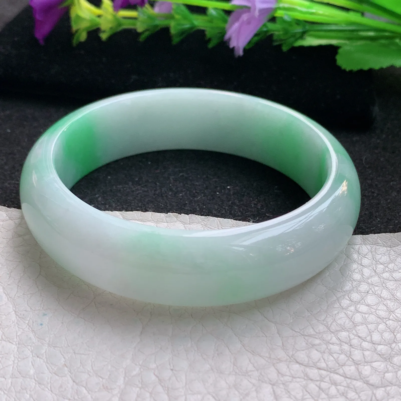 js实拍57*16*8.5平安镯 天然缅甸翡翠飘阳绿宽边玉手镯 玉手环