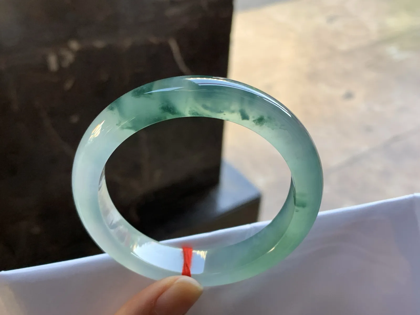 冰蓝花晴水手镯
尺寸：55-12.5-8.5mm
冰味十足 种老肉细