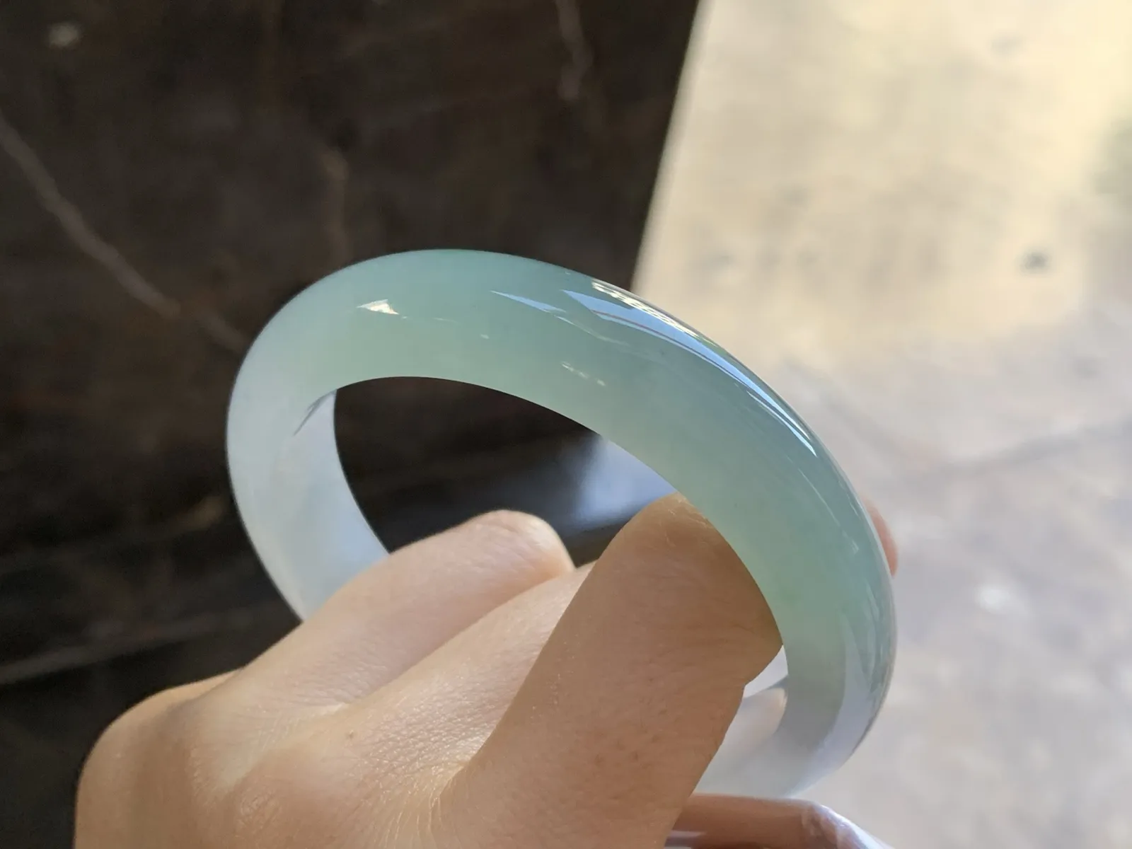 冰晴水手镯
尺寸：56.5-12.9-8.5mm
种水好 底子细腻干净