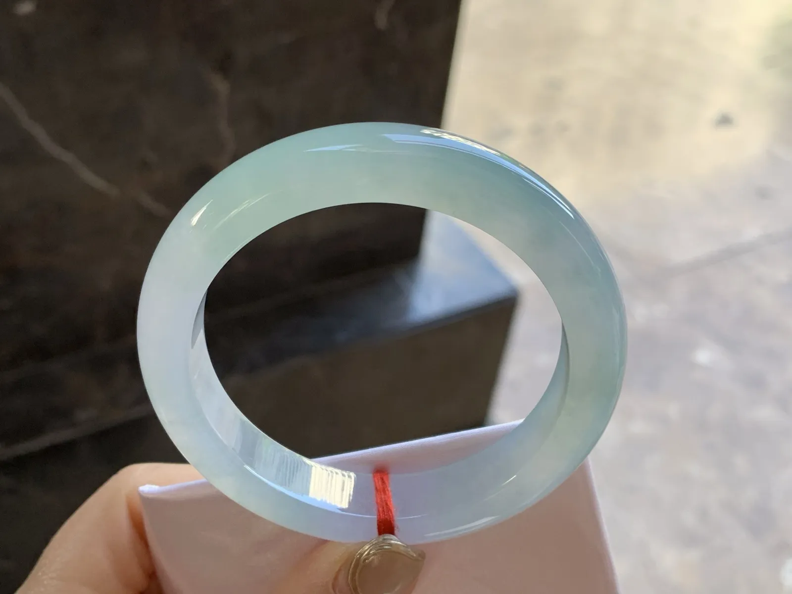 冰晴水手镯
尺寸：55.6-12-9.1mm
种水好 底色浓郁漂亮