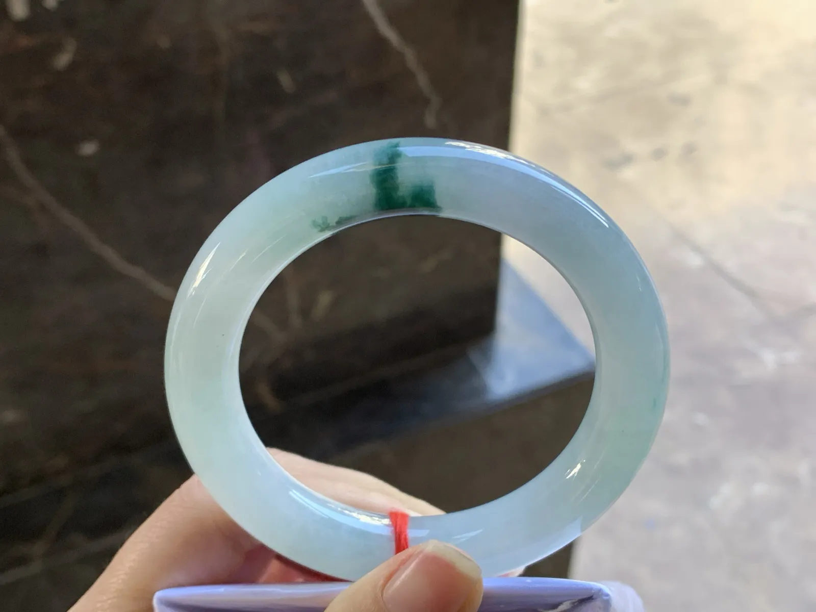 飘花圆条手镯
尺寸：57.2-11.6
水润十足～