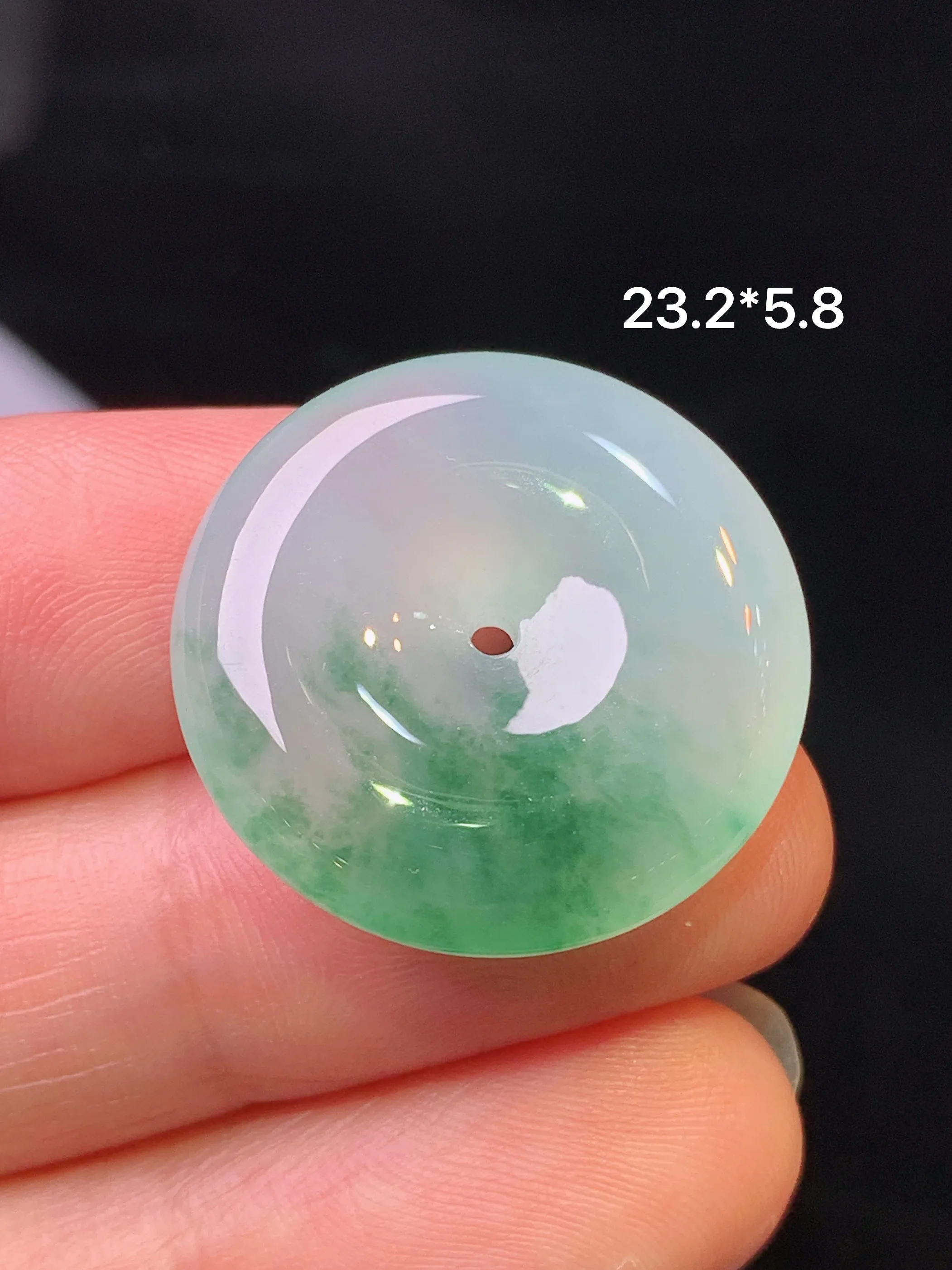 冰种飘绿平安扣吊坠 玉质细腻 色泽清新艳丽 整体尺寸23.2*5.8