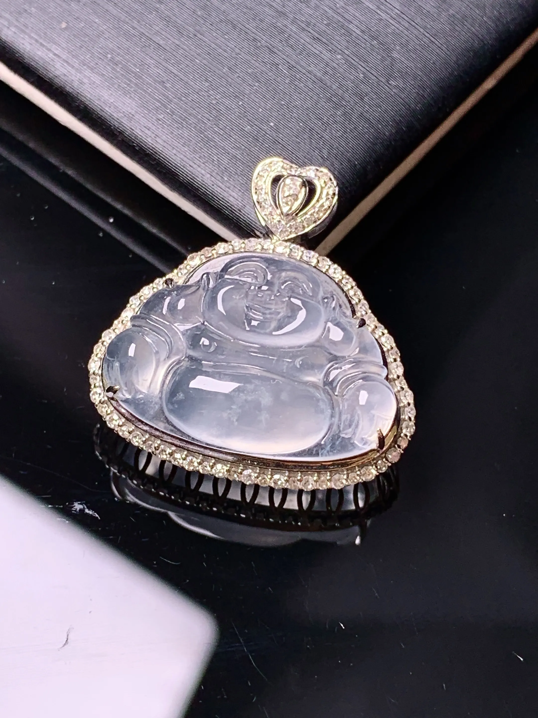 18k金钻镶嵌冰种佛公吊坠 玉质细腻 色泽清新艳丽 整体尺寸20.8*21.2*8.6