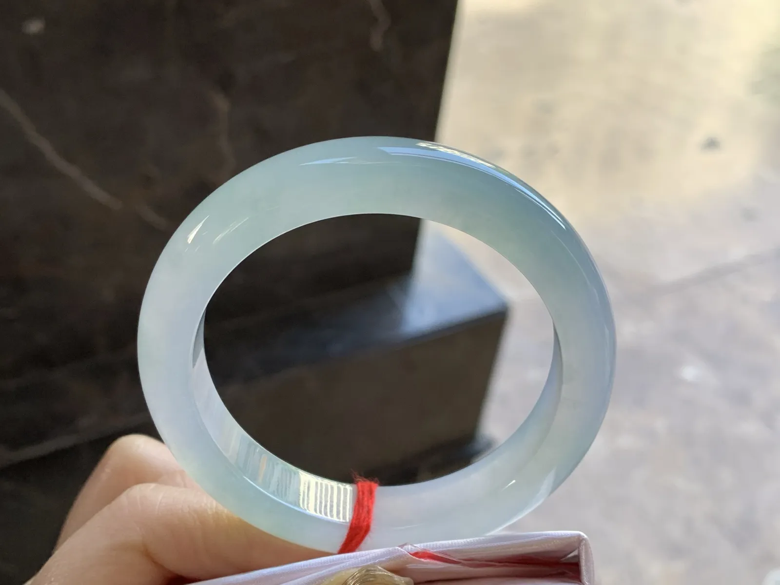 冰晴水手镯
尺寸：55.8-12.1-9.1mm
种老肉细 实物漂亮