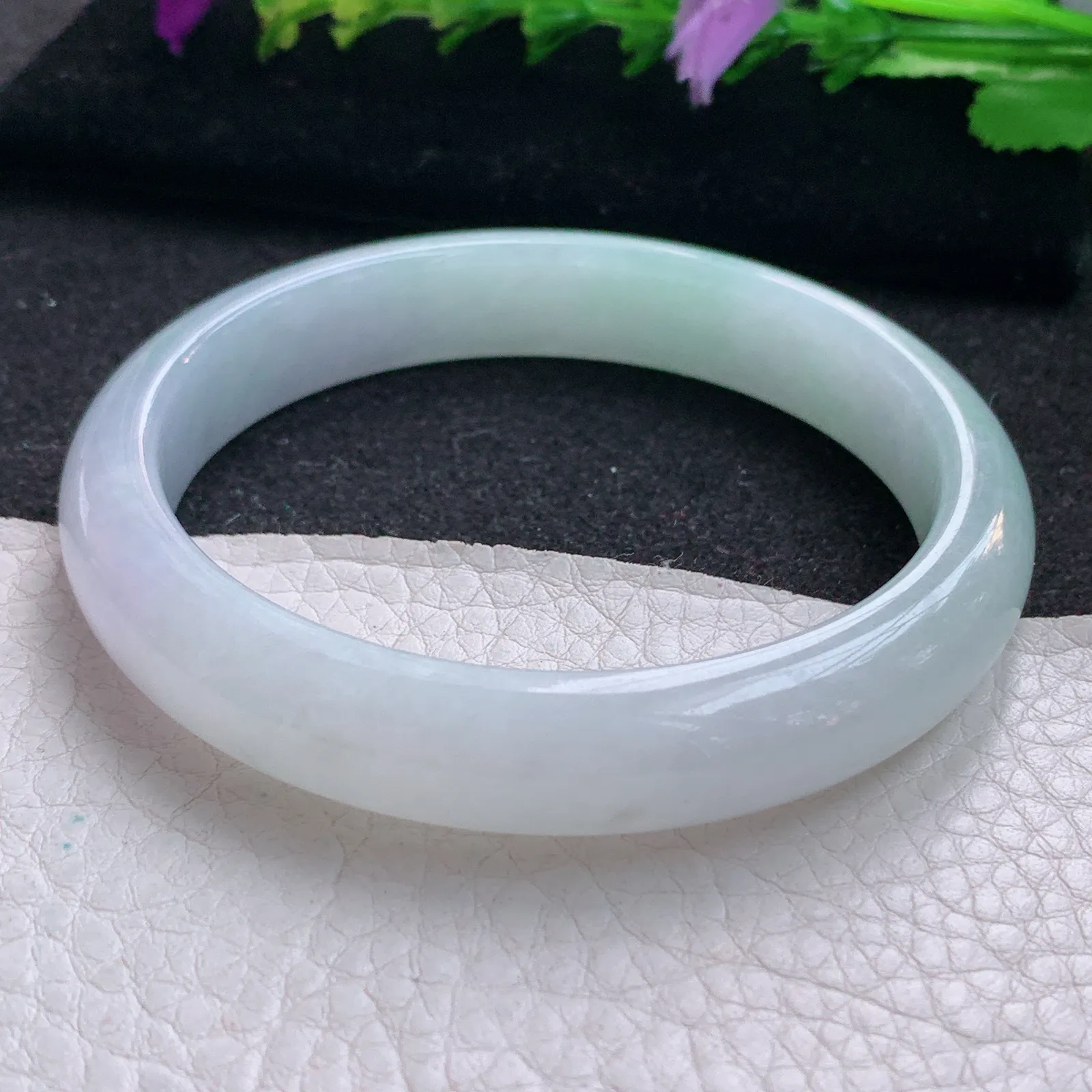 js大圈口60*12*8平安镯 天然缅甸翡翠淡春带彩宽边玉手镯 玉手环