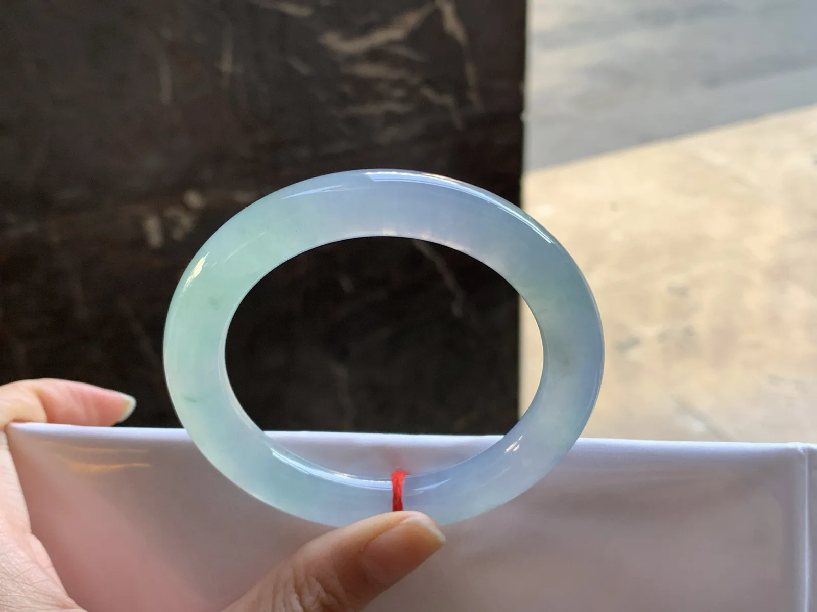 冰春带彩圆条手镯
尺寸：56-10.3mm
冰味十足 实物漂亮