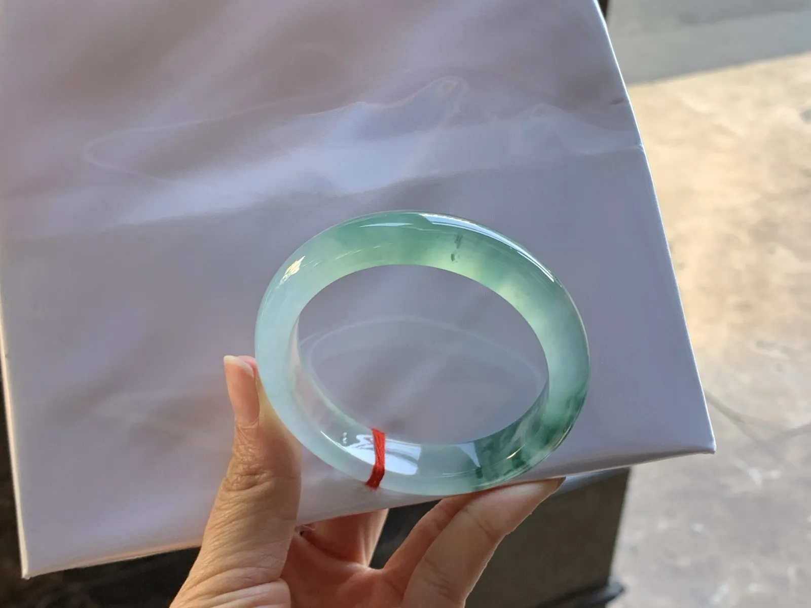 冰蓝花晴水手镯
尺寸：55-12.5-8.5mm
冰味十足 种老肉细