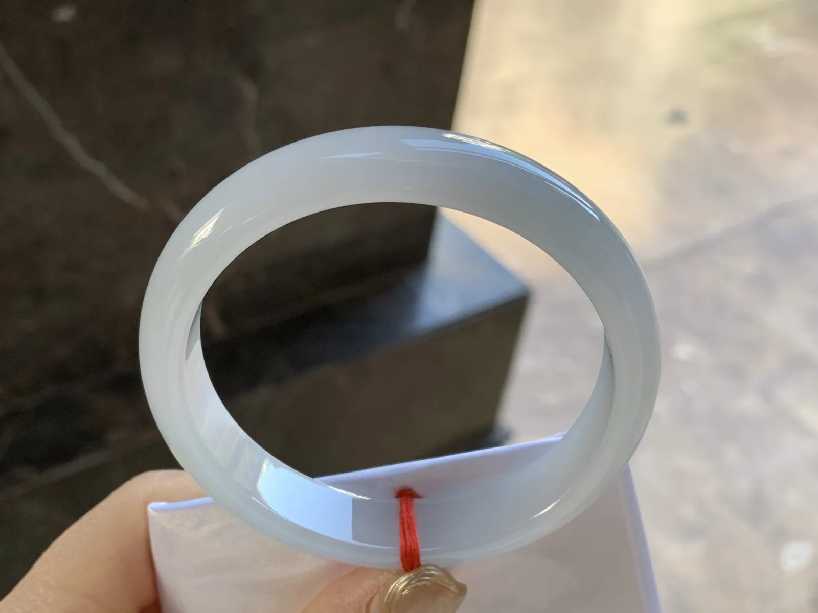 细糯手镯
尺寸：57.5-12.8-7.2mm
底子细腻有种水 小清新