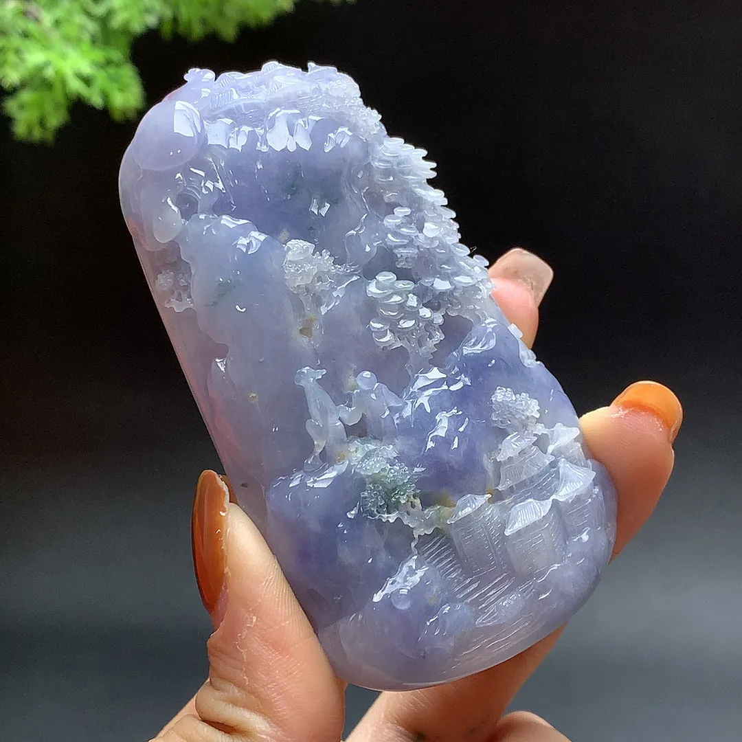 缅甸A货翡翠老坑紫罗兰山水牌  色泽靓丽，种好，玉质细腻  工艺精美  佩戴气质大方   尺寸81-