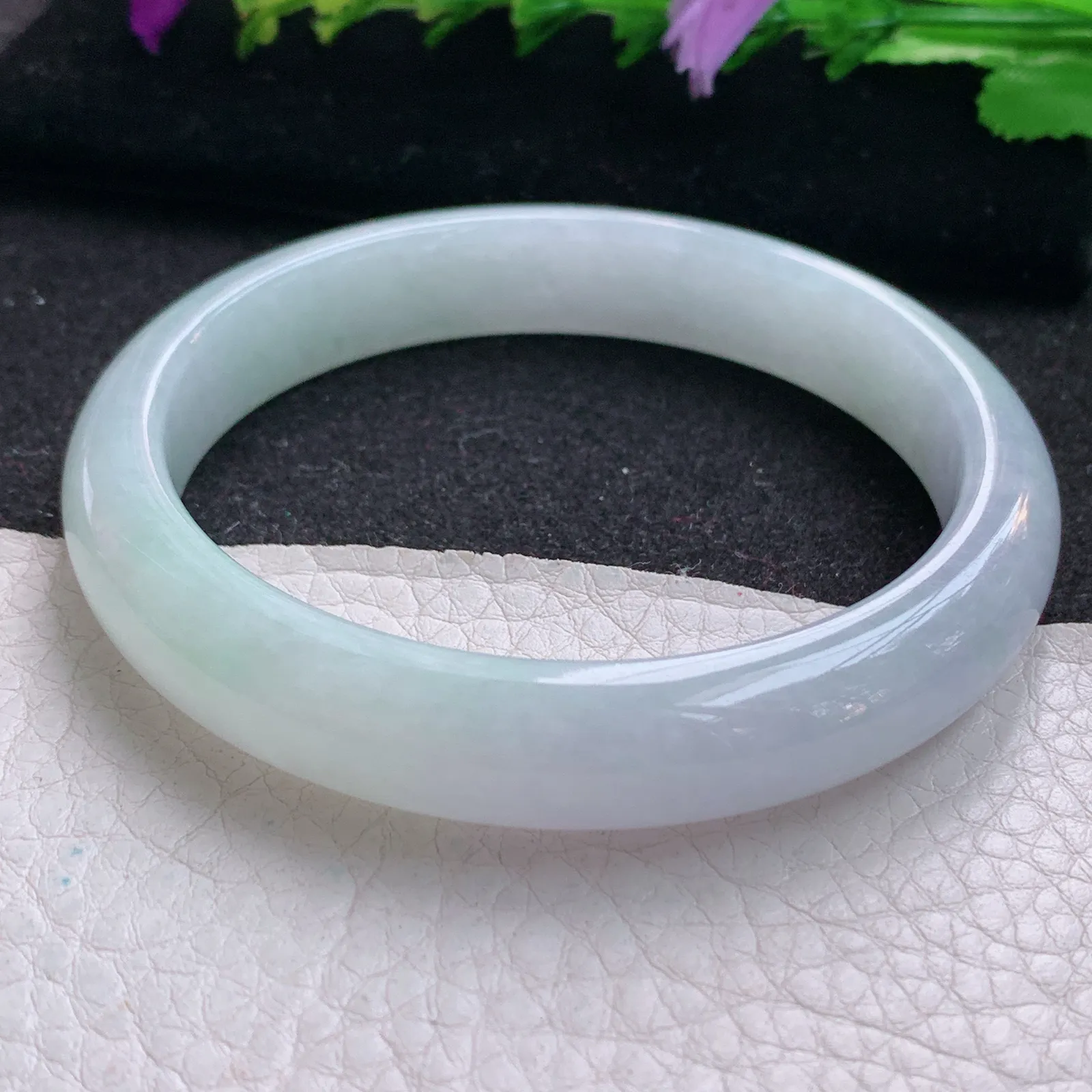 js大圈口60*12*8平安镯 天然缅甸翡翠淡春带彩宽边玉手镯 玉手环