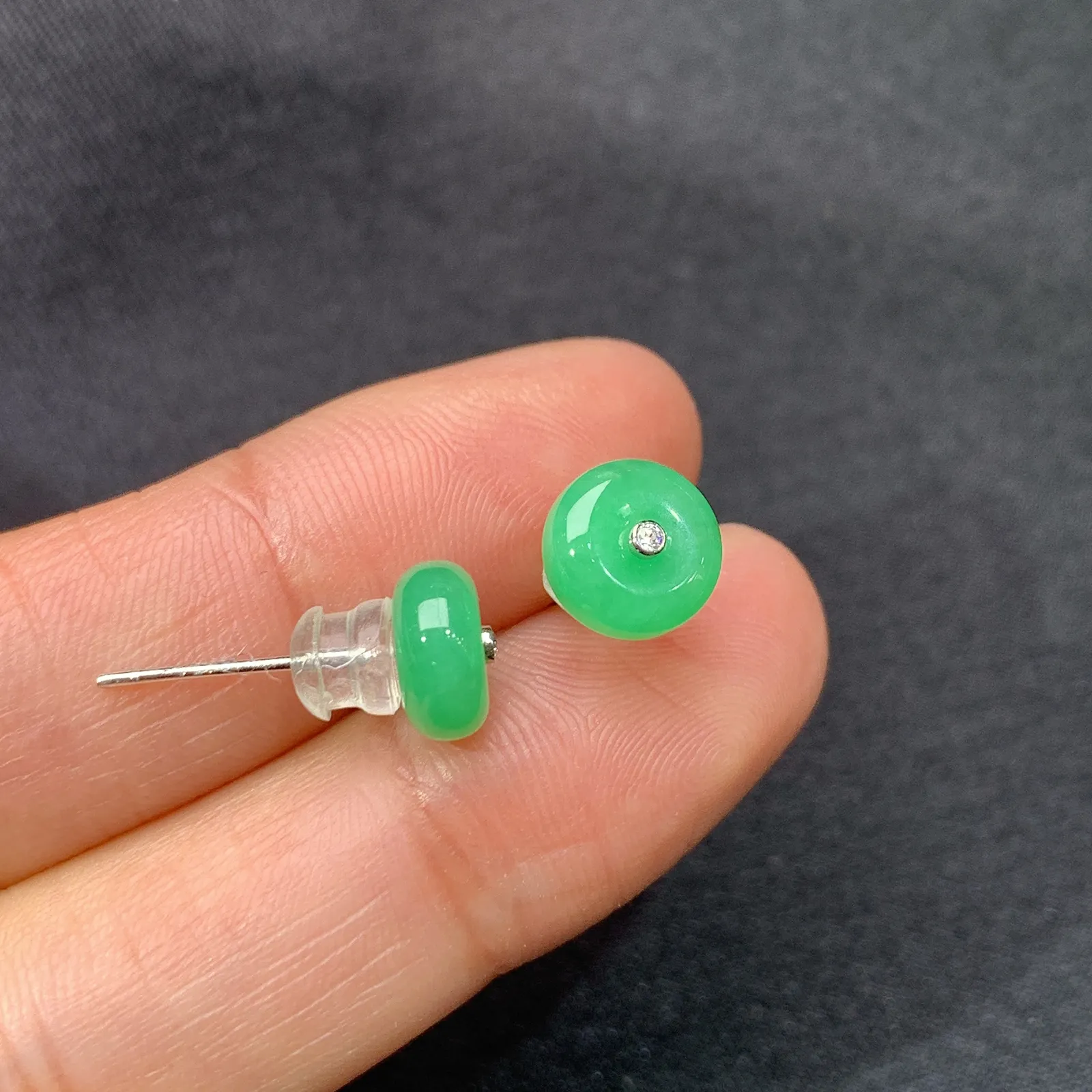 苹果绿平安扣耳钉，18k金镶嵌，简约时尚，冰润色阳，种水足，M002 尺寸7.6*3.4