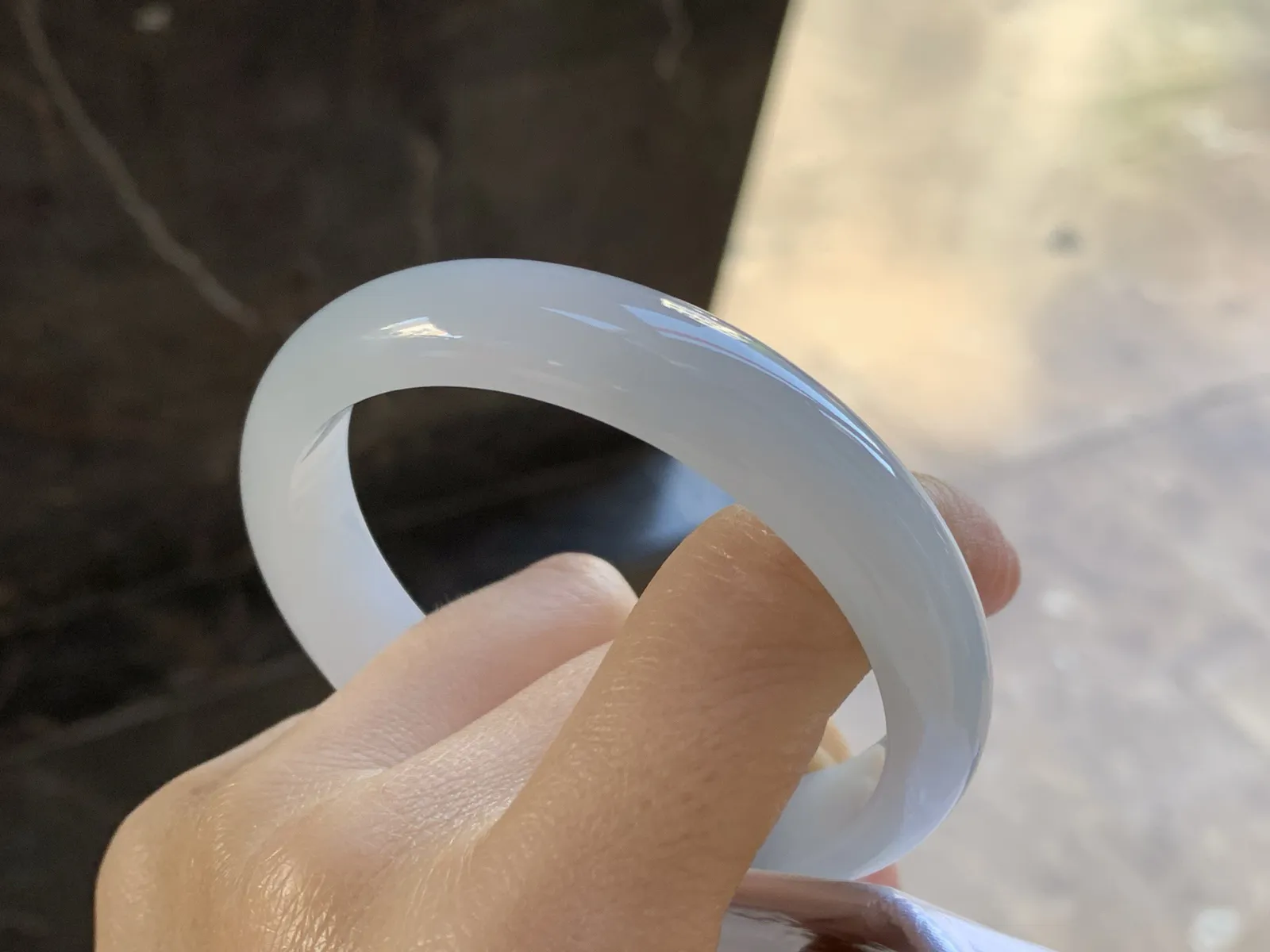 细糯手镯
尺寸：57.5-12.8-7.2mm
底子细腻有种水 小清新