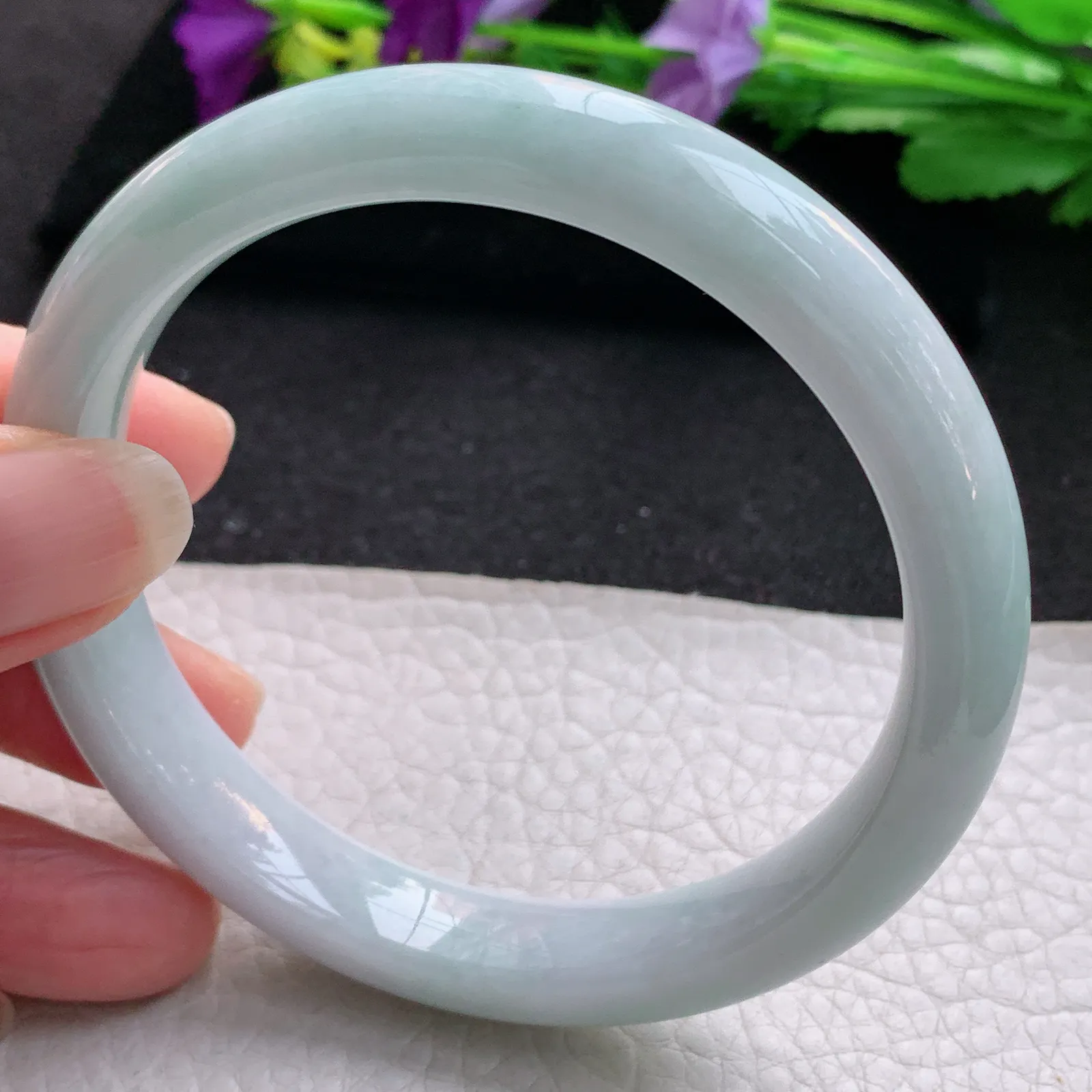 js大圈口61.5*11.5*8.2平安镯 天然缅甸翡翠飘绿宽边玉手镯 玉手环