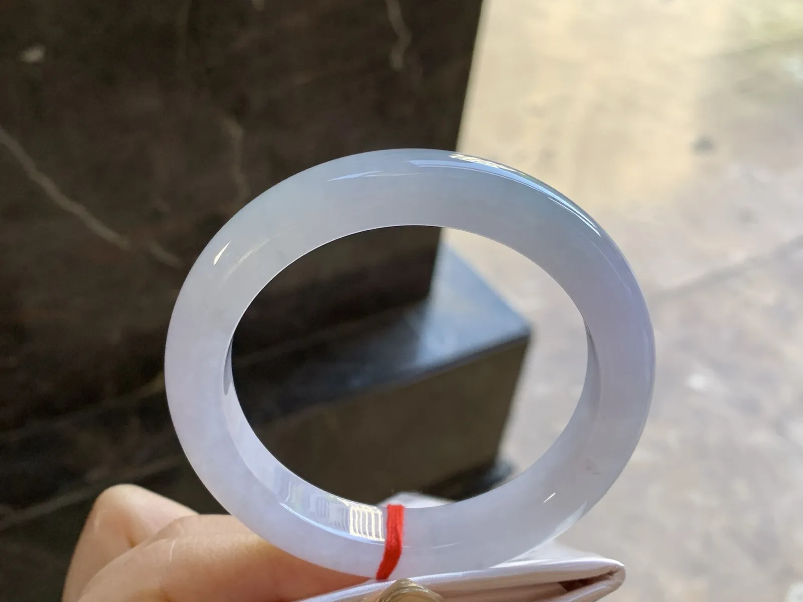 淡春手镯
尺寸：56-11.4-9.2mm
种水好 小清新 上手好看