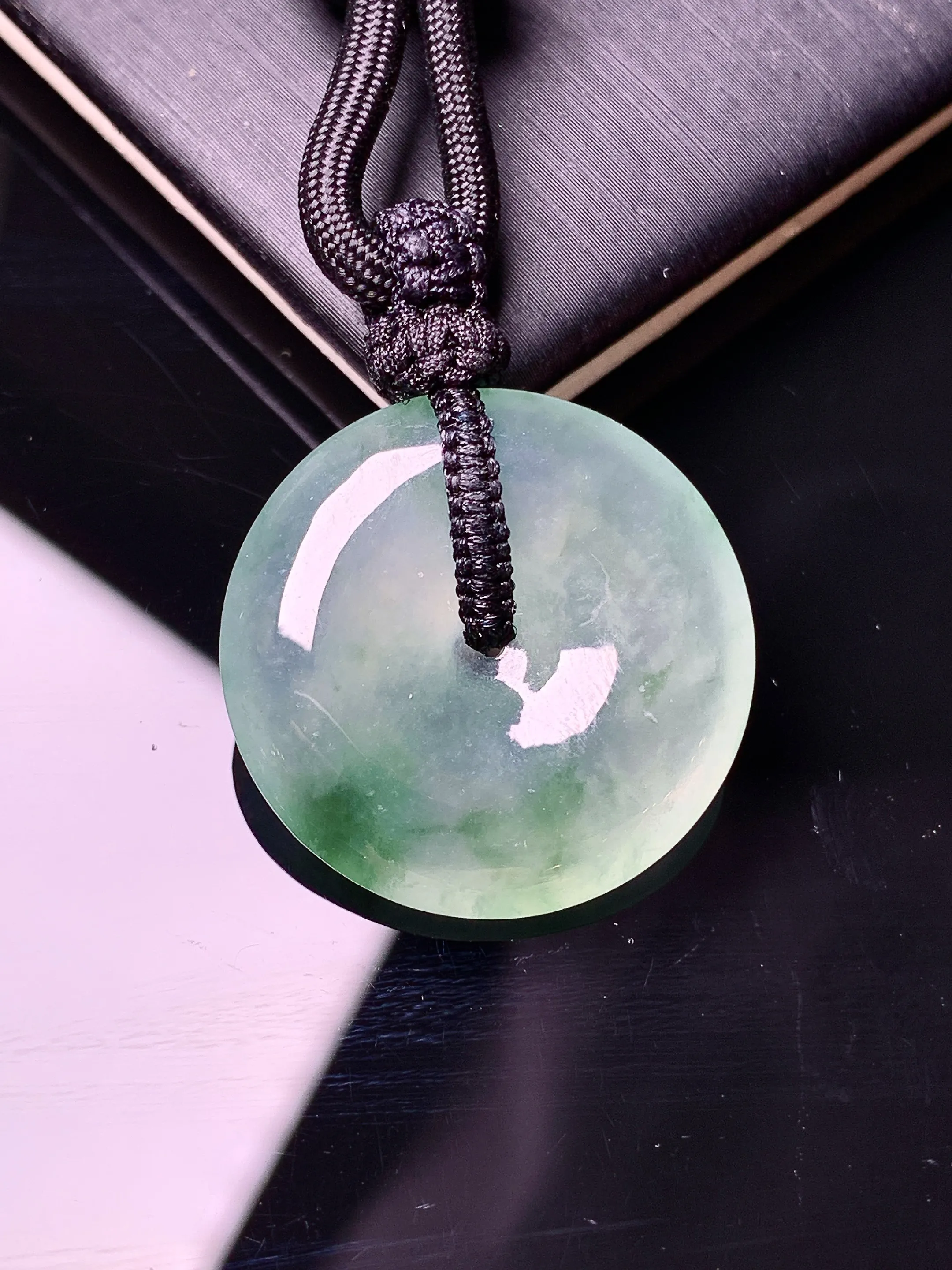 冰种飘绿平安扣吊坠 玉质细腻 色泽清新艳丽 整体尺寸23.5*5