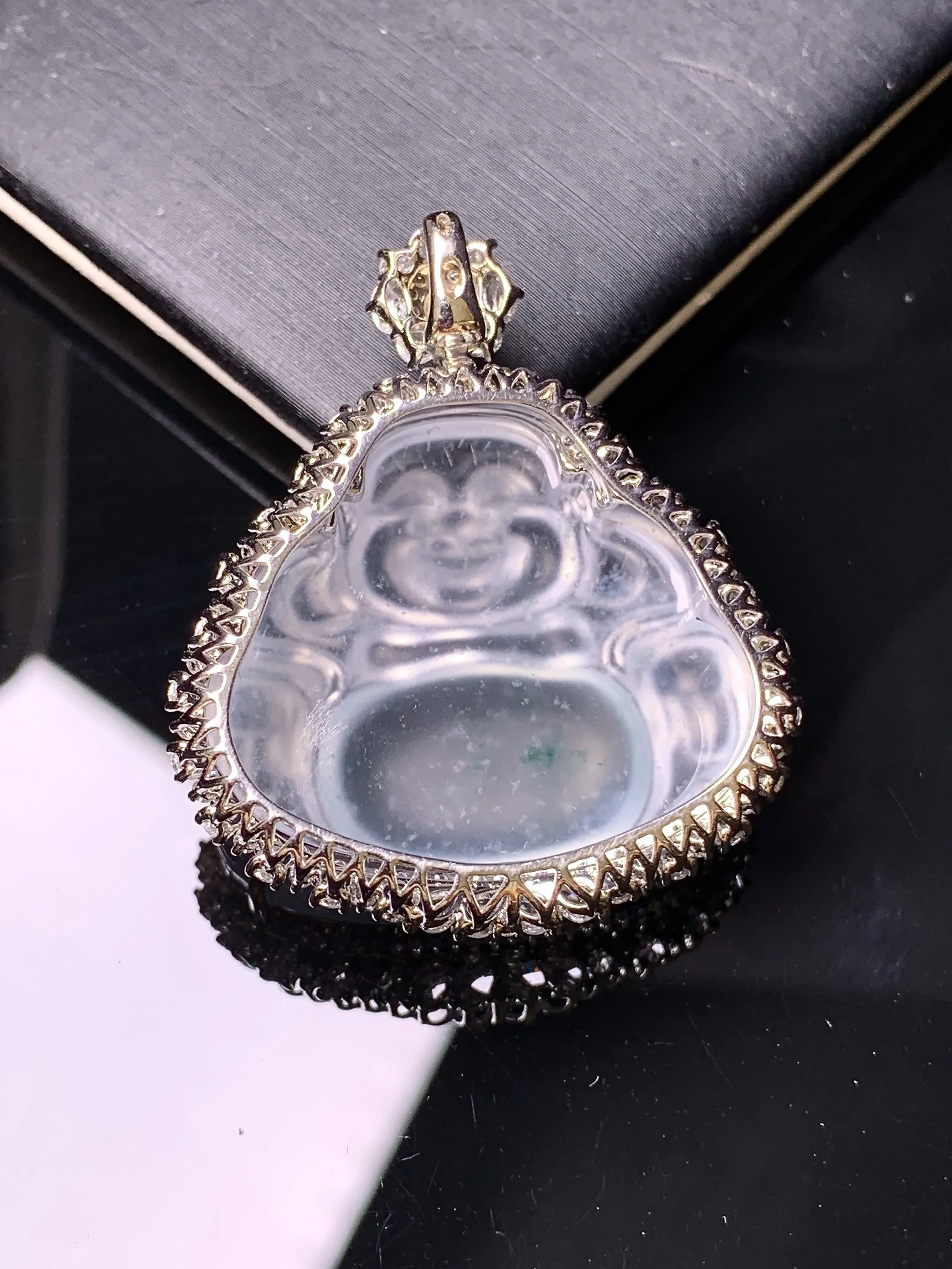 18k金钻镶嵌冰种佛公吊坠 玉质细腻 色泽清新艳丽 整体尺寸36.5*30.8*10.2