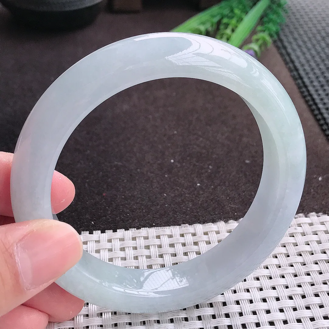 实拍A货翡翠61.5/13.6/9.8老坑秀气冰润大圈口手镯宽边翡翠玉镯女款