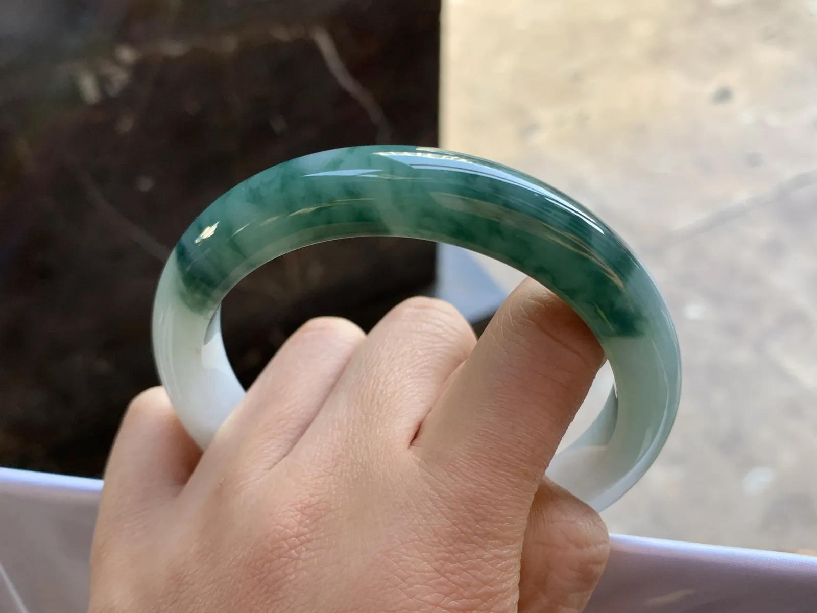 63-12-9.5

蓝花大圈手镯^_^鲜艳 玉质温润