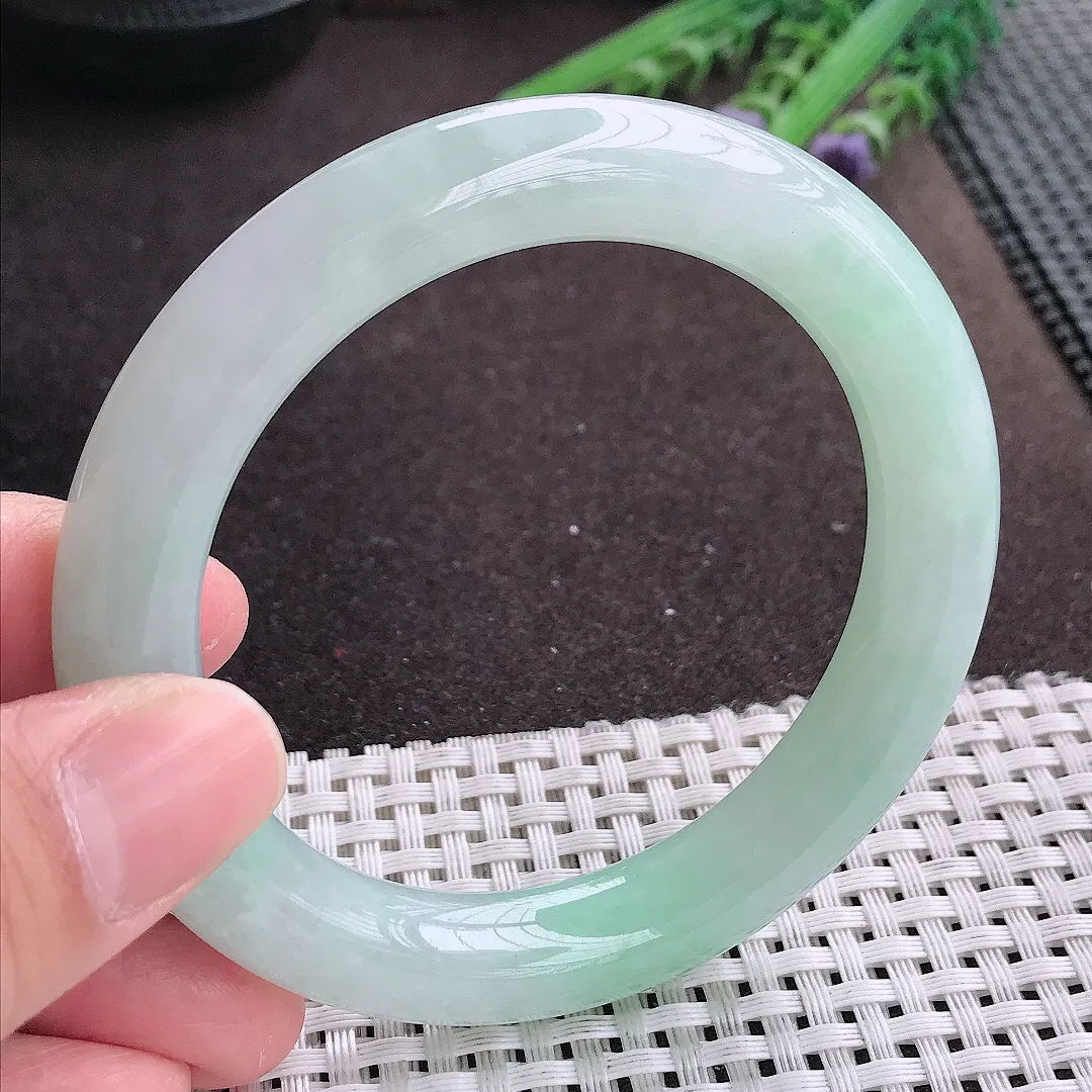 实拍A货翡翠57/10.8/10.6老坑冰胶水灵冰晴绿圆条手镯翡翠玉镯女款