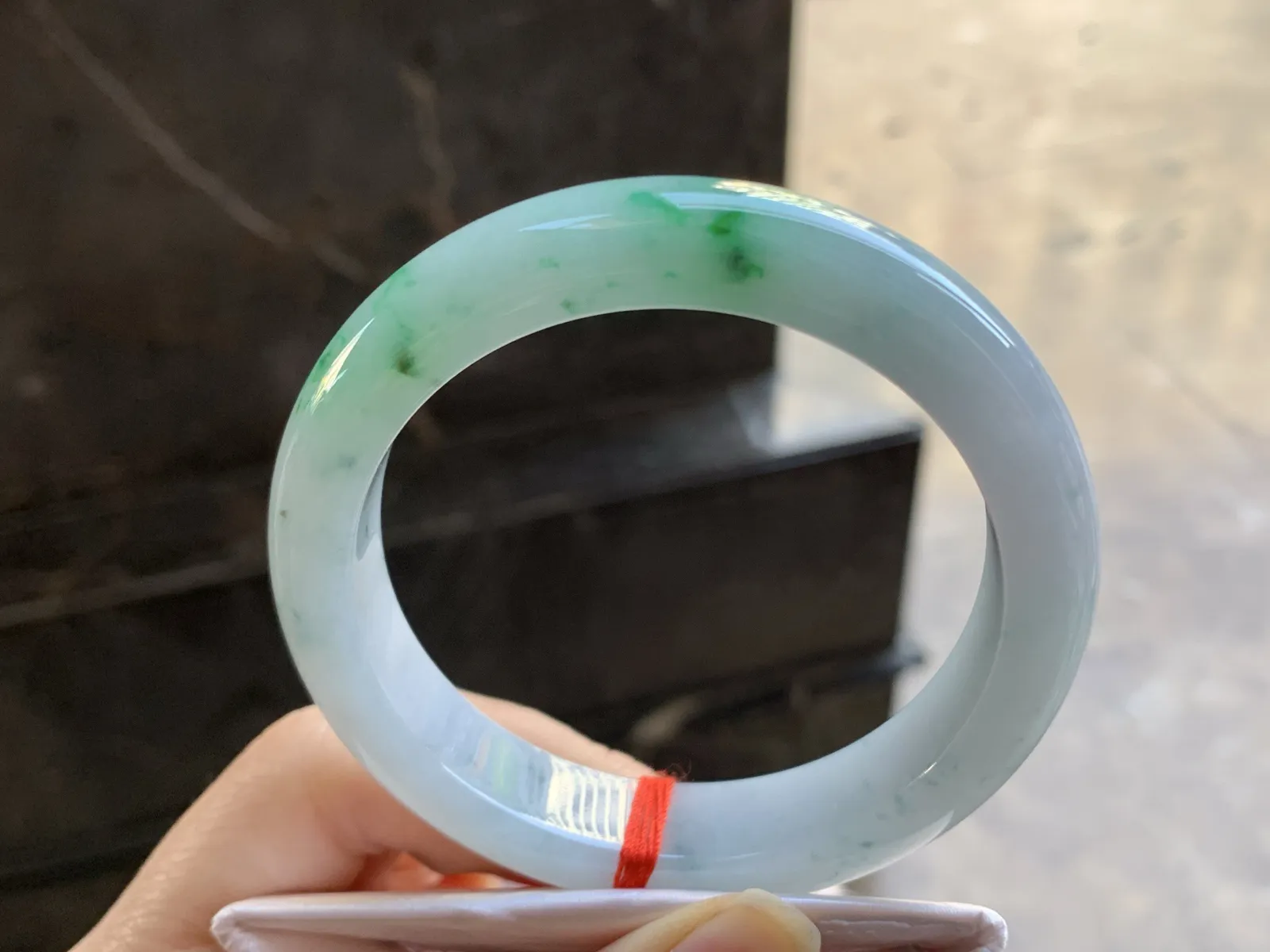 56.5-12.5-8.8

飘绿手镯^_^色阳 细腻