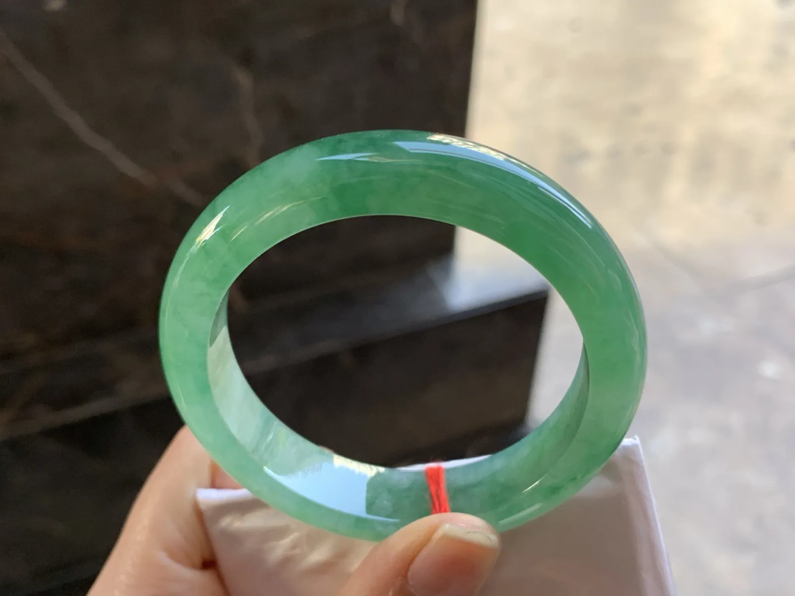 53-12.7-8.2

油绿手镯^_^鲜艳