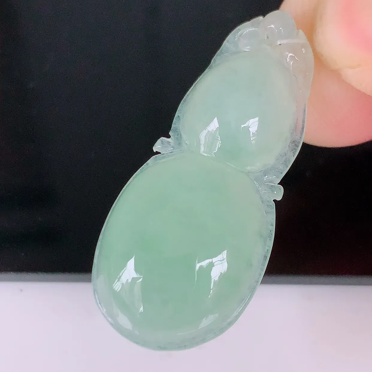 自然光实拍，冰种满绿翡翠葫芦吊坠，寓意福禄双全，财源滚滚，清新脱俗，佩戴效果优雅迷人！#49.19