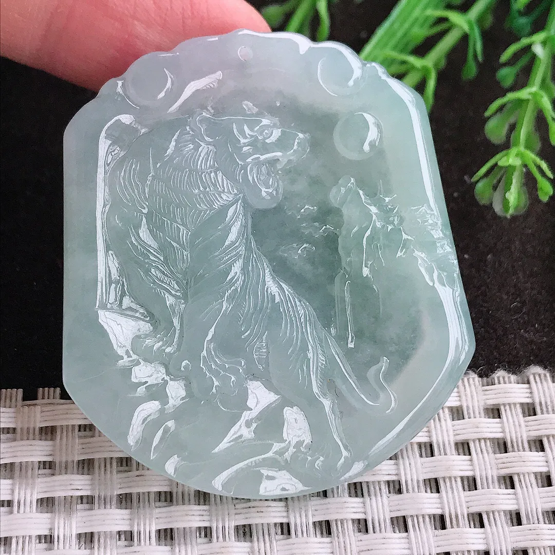 实拍A货翡翠50/44.6/5老坑冰胶果冻冰晴生肖虎牌吊坠翡翠挂件