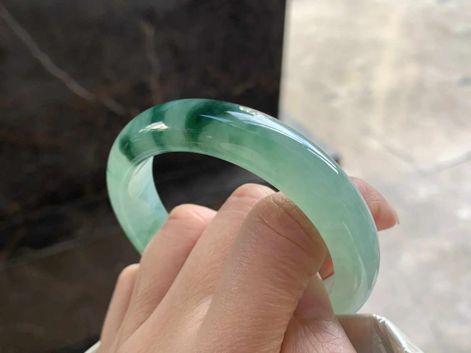 52.5-12.2-8

绿花手镯^_^种水足 飘花浓郁 鲜艳