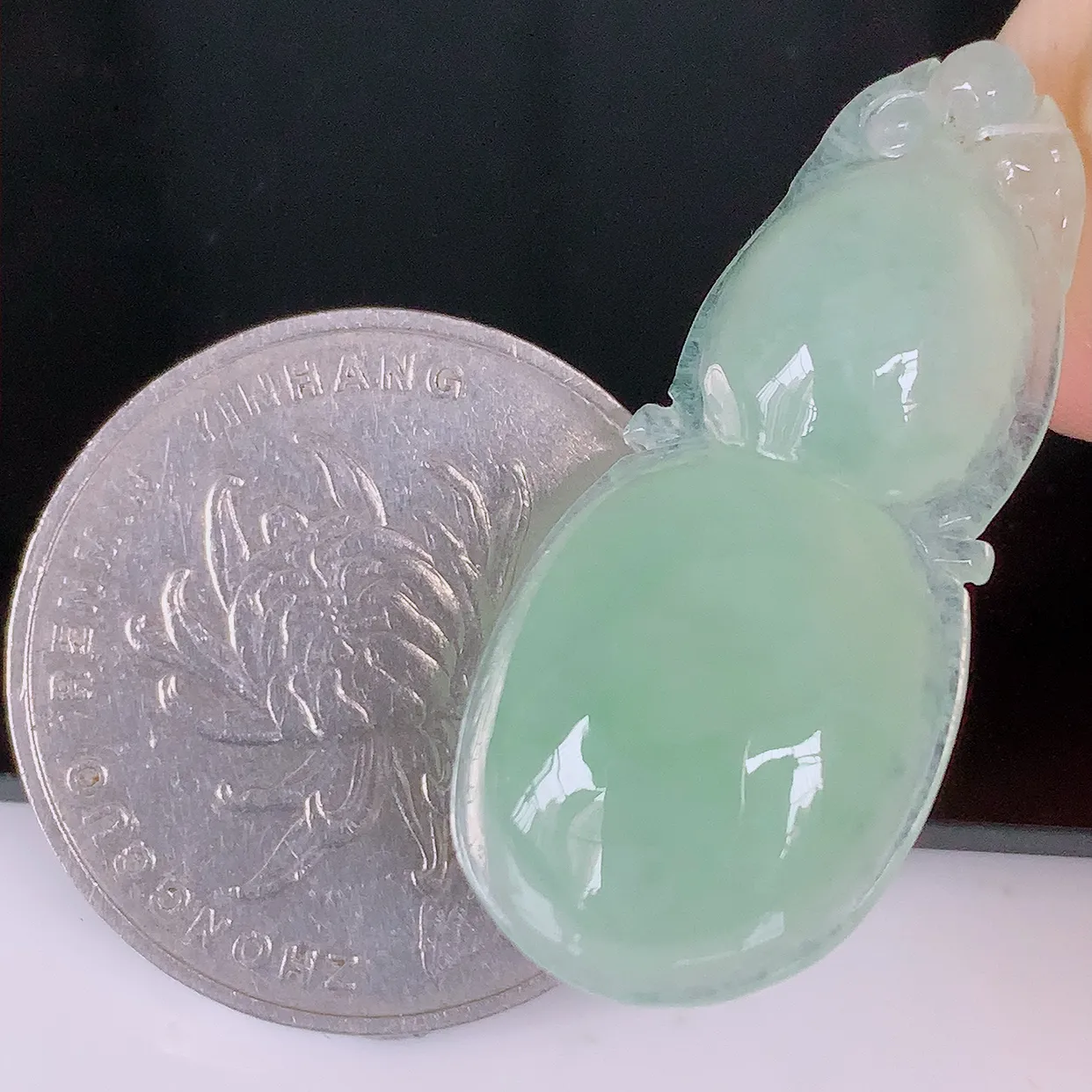 自然光实拍，冰种满绿翡翠葫芦吊坠，寓意福禄双全，财源滚滚，清新脱俗，佩戴效果优雅迷人！#49.19