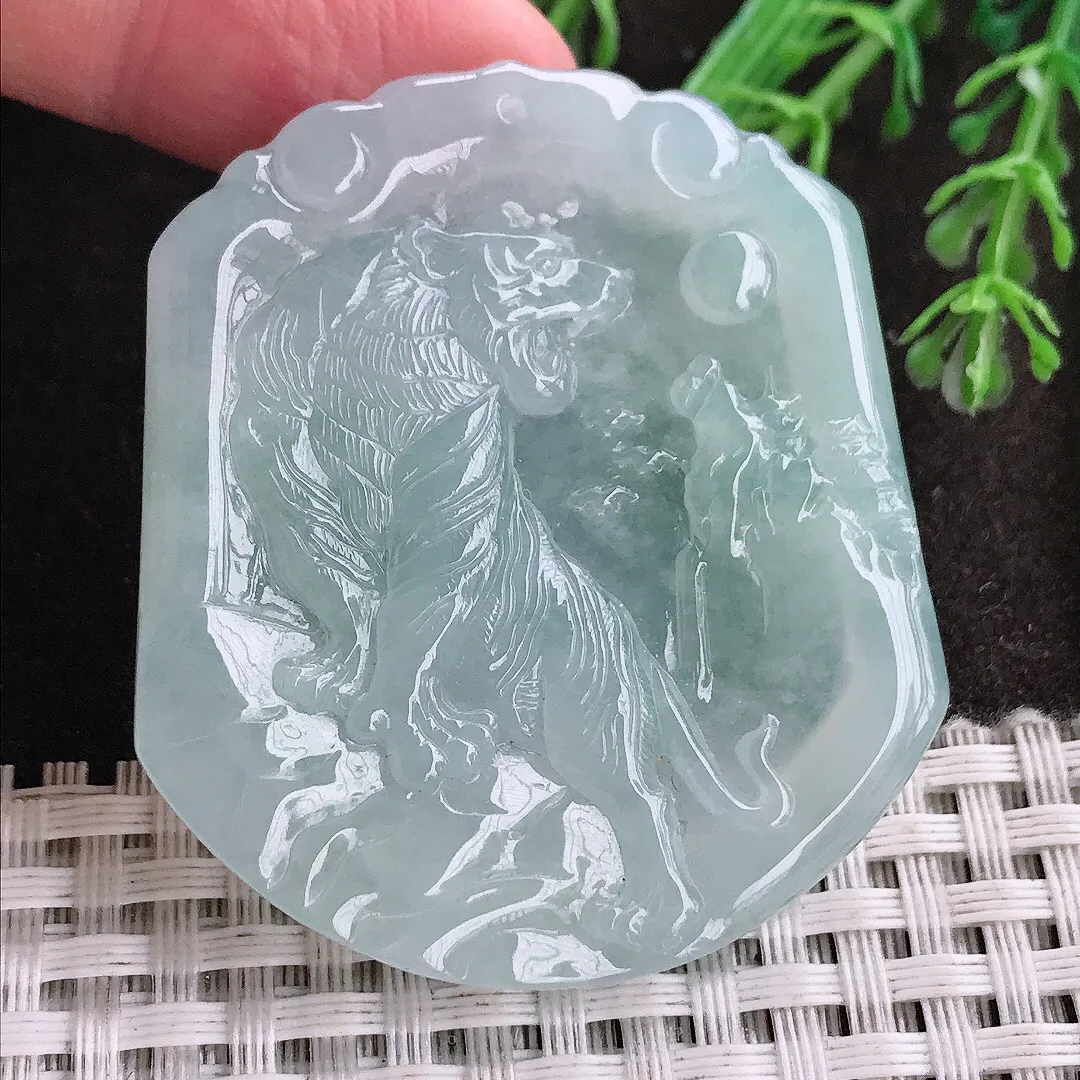 实拍A货翡翠50/44.6/5老坑冰胶果冻冰晴生肖虎牌吊坠翡翠挂件