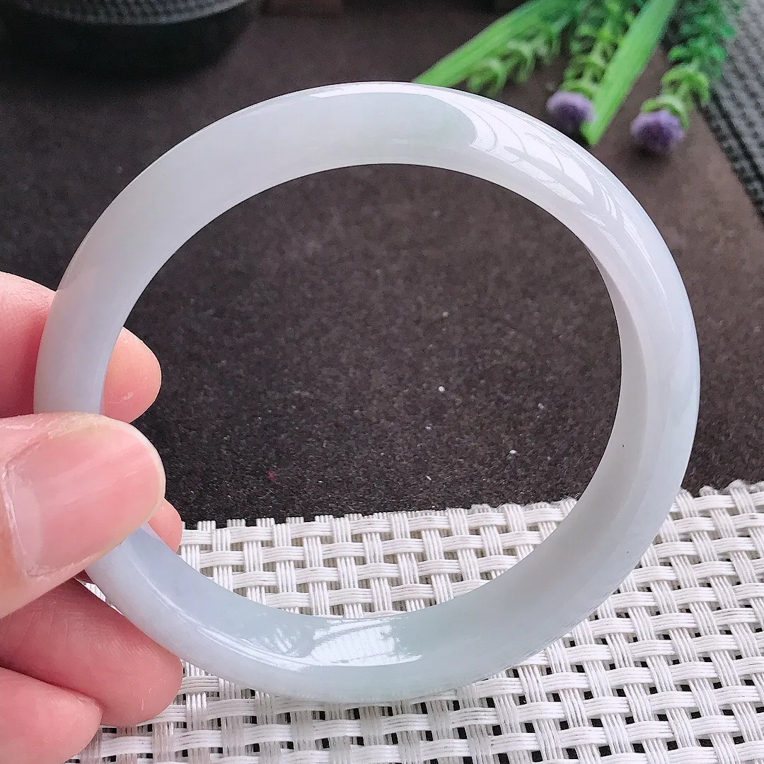 实拍A货翡翠60/12.4/7.6老坑秀气冰润白净手镯宽边翡翠玉镯女款