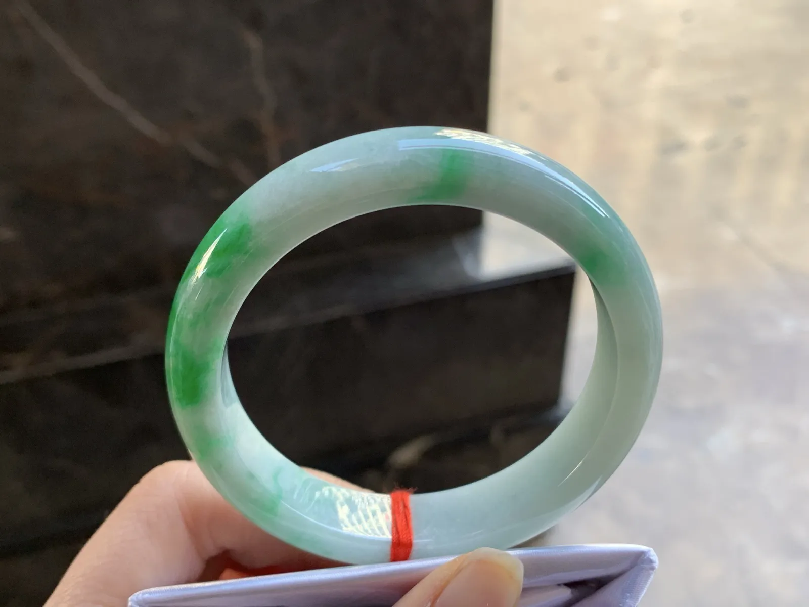 56.5-12.6-8.4

辣绿色手镯^_^鲜艳 浓郁