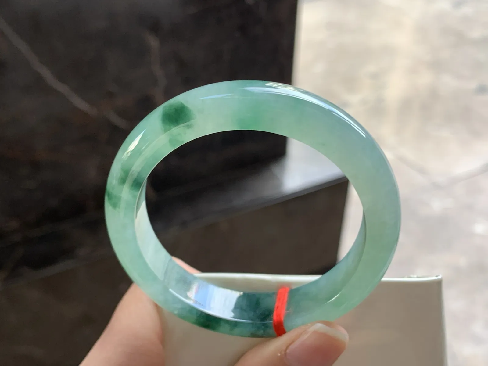 52.5-12.2-8

绿花手镯^_^种水足 飘花浓郁 鲜艳