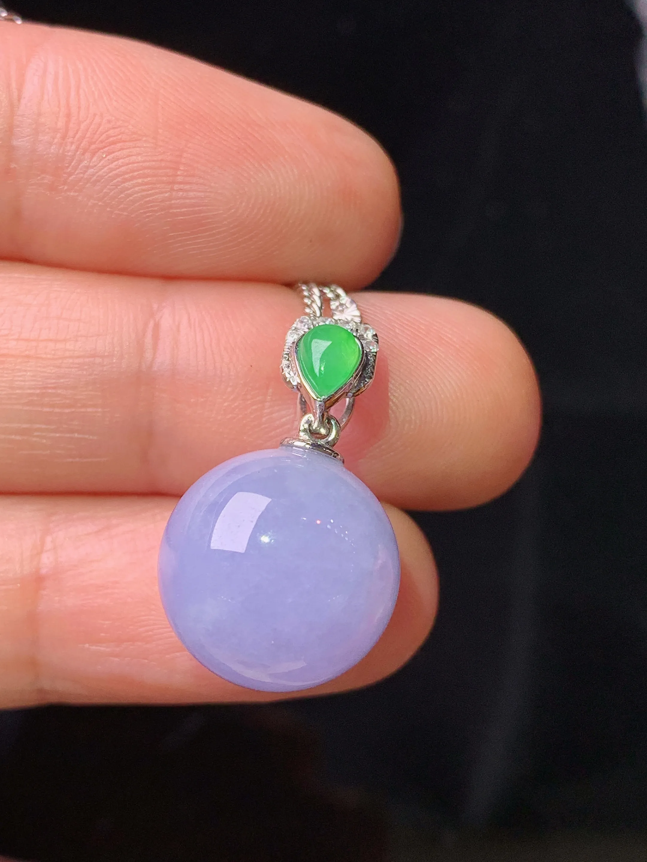 18k金钻镶嵌紫罗兰圆珠吊坠 玉质细腻 色泽清新艳丽 整体尺寸22.8*13.5