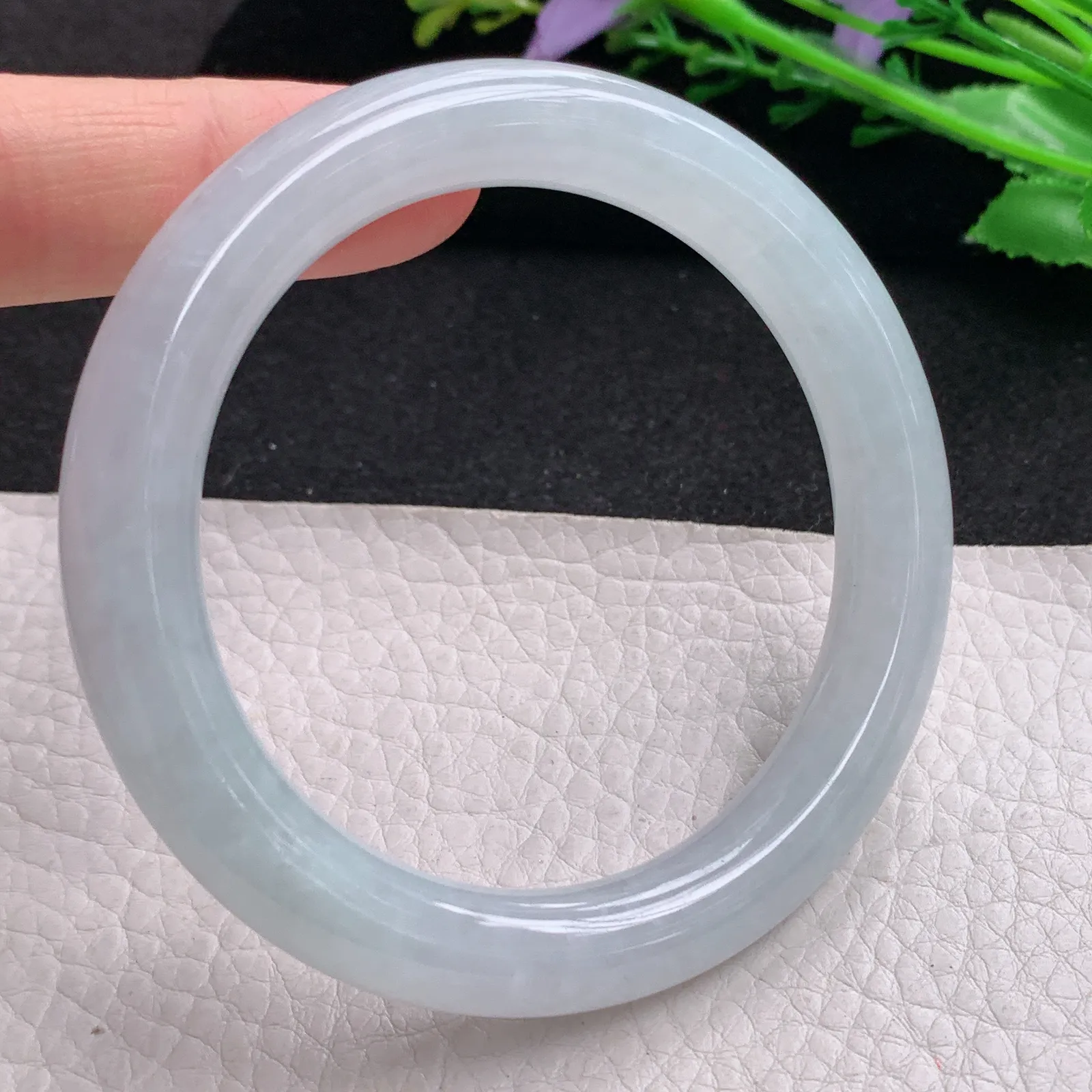 js实拍56*10美人镯 缅甸翡翠精美白月光纯美圆条玉手镯 玉手环