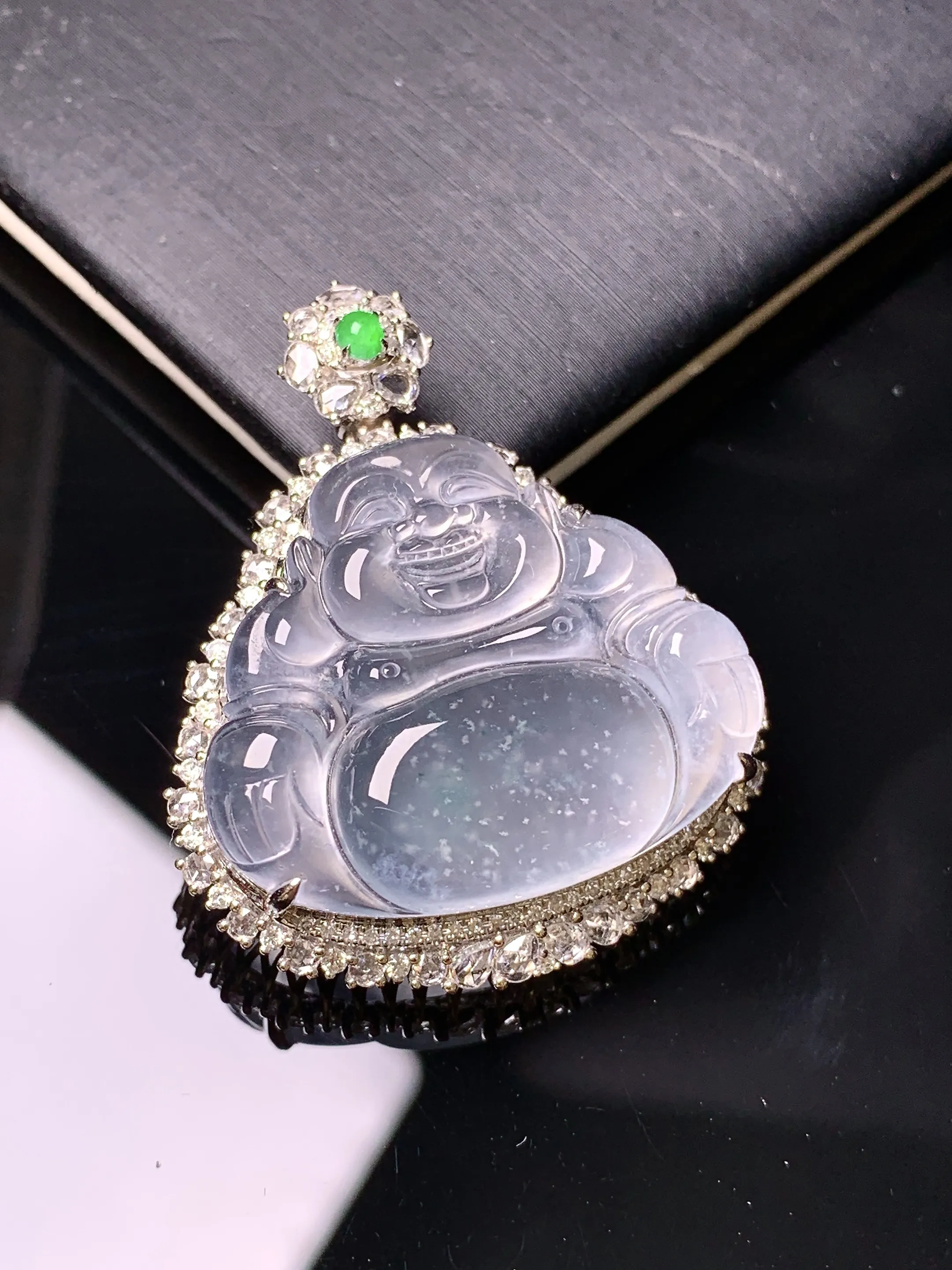 18k金钻镶嵌冰种佛公吊坠 玉质细腻 色泽清新艳丽 整体尺寸36.5*30.8*10.2