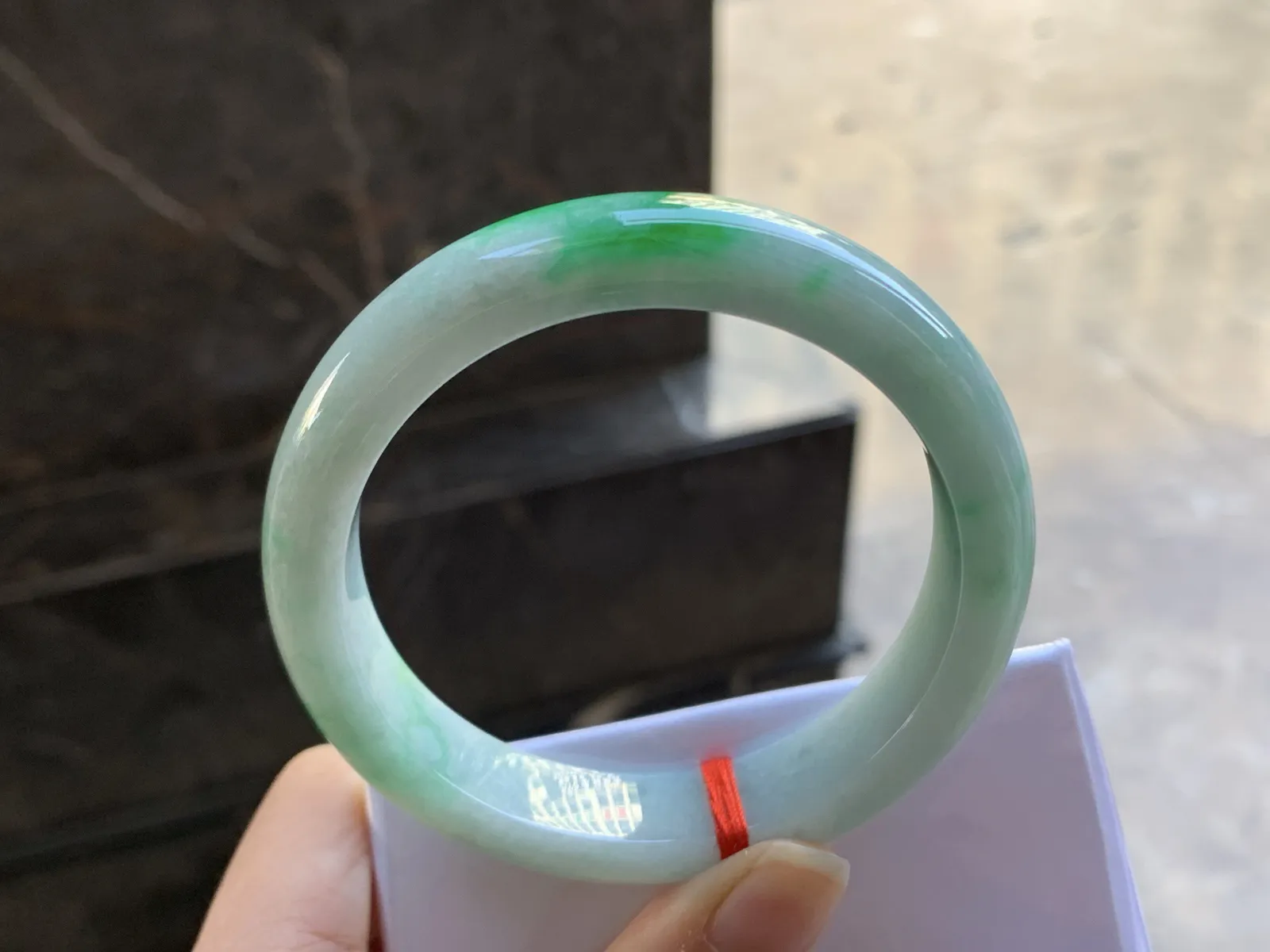 56.5-12.6-8.4

辣绿色手镯^_^鲜艳 浓郁