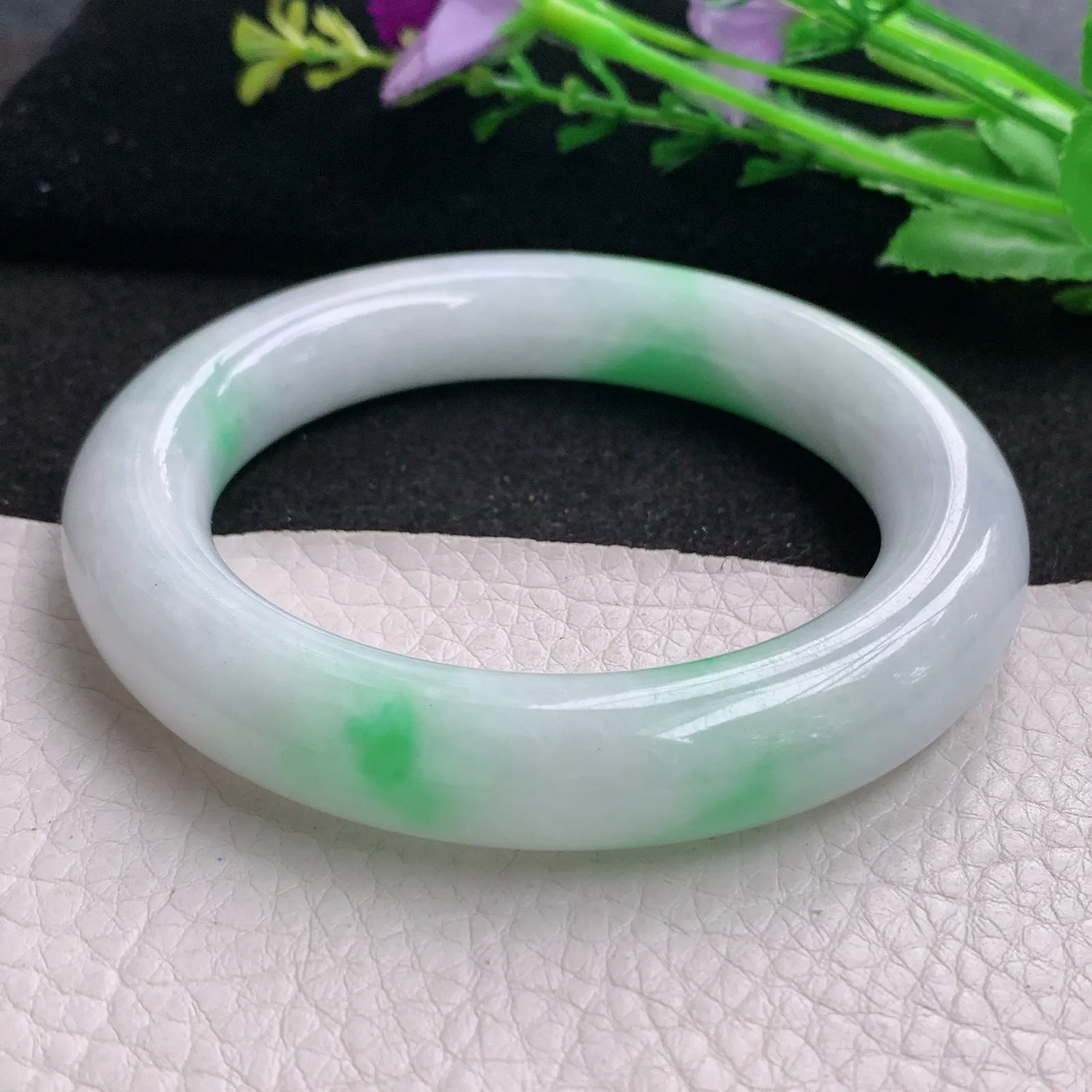 yh实拍56*11.8胖圆镯 缅甸翡翠精美白底青圆条玉手镯 玉手环