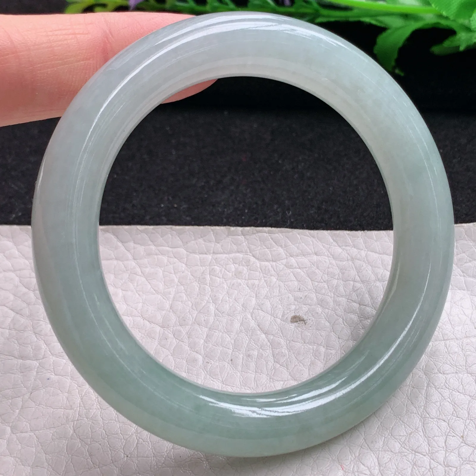 z实拍54*11*10.5美人镯 天然缅甸翡翠淡晴绿圆条玉手镯 玉手环