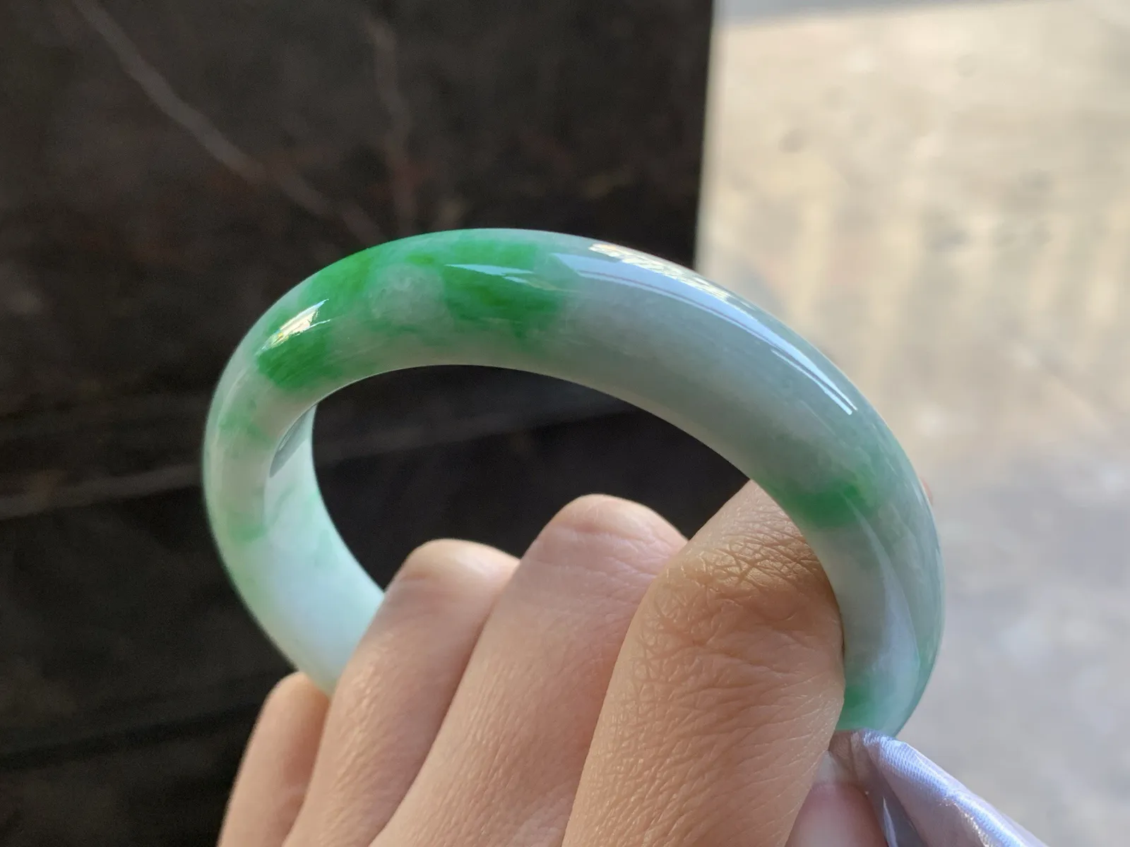 56.5-12.6-8.4

辣绿色手镯^_^鲜艳 浓郁