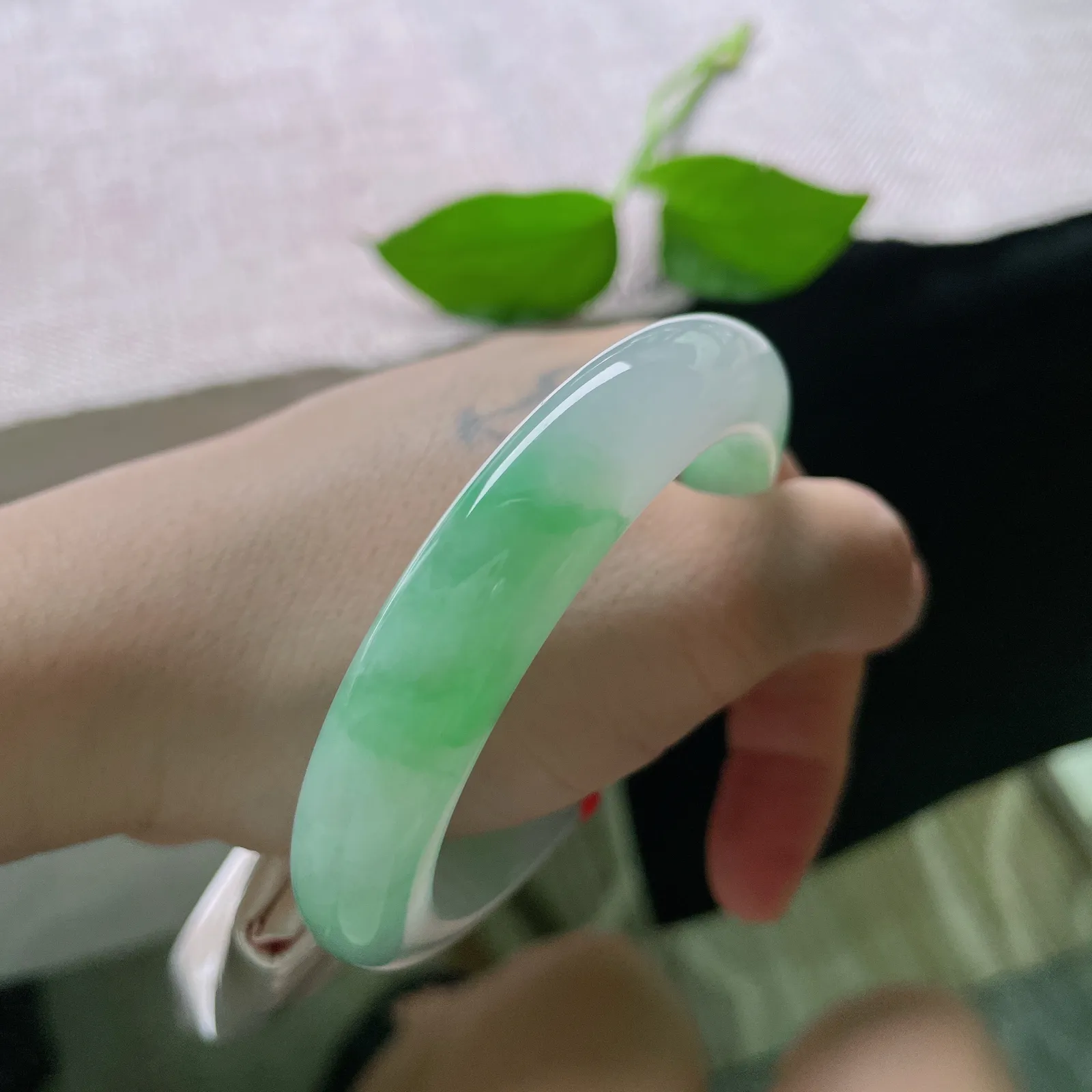 55.4/11.5/9.1，飘绿，正圈，春色满园，水润，细腻，甜美，优雅，贵气