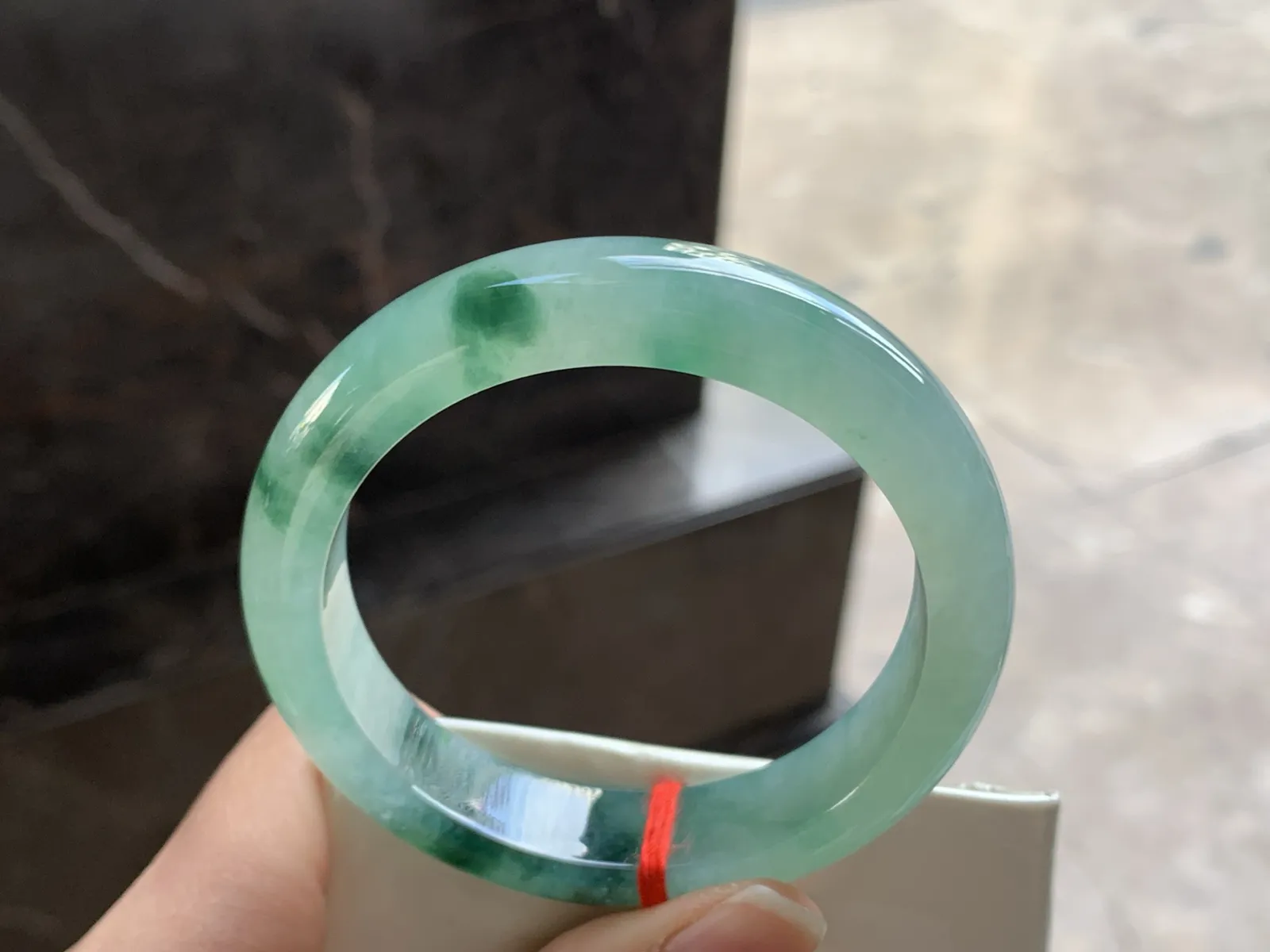 52.5-12.2-8

绿花手镯^_^种水足 飘花浓郁 鲜艳